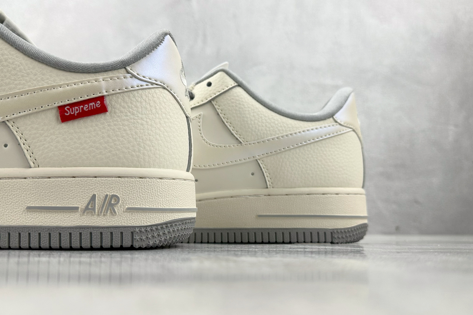 260 Nike Air Force 1'07 Supreme 联名 米白灰 XX3168-195