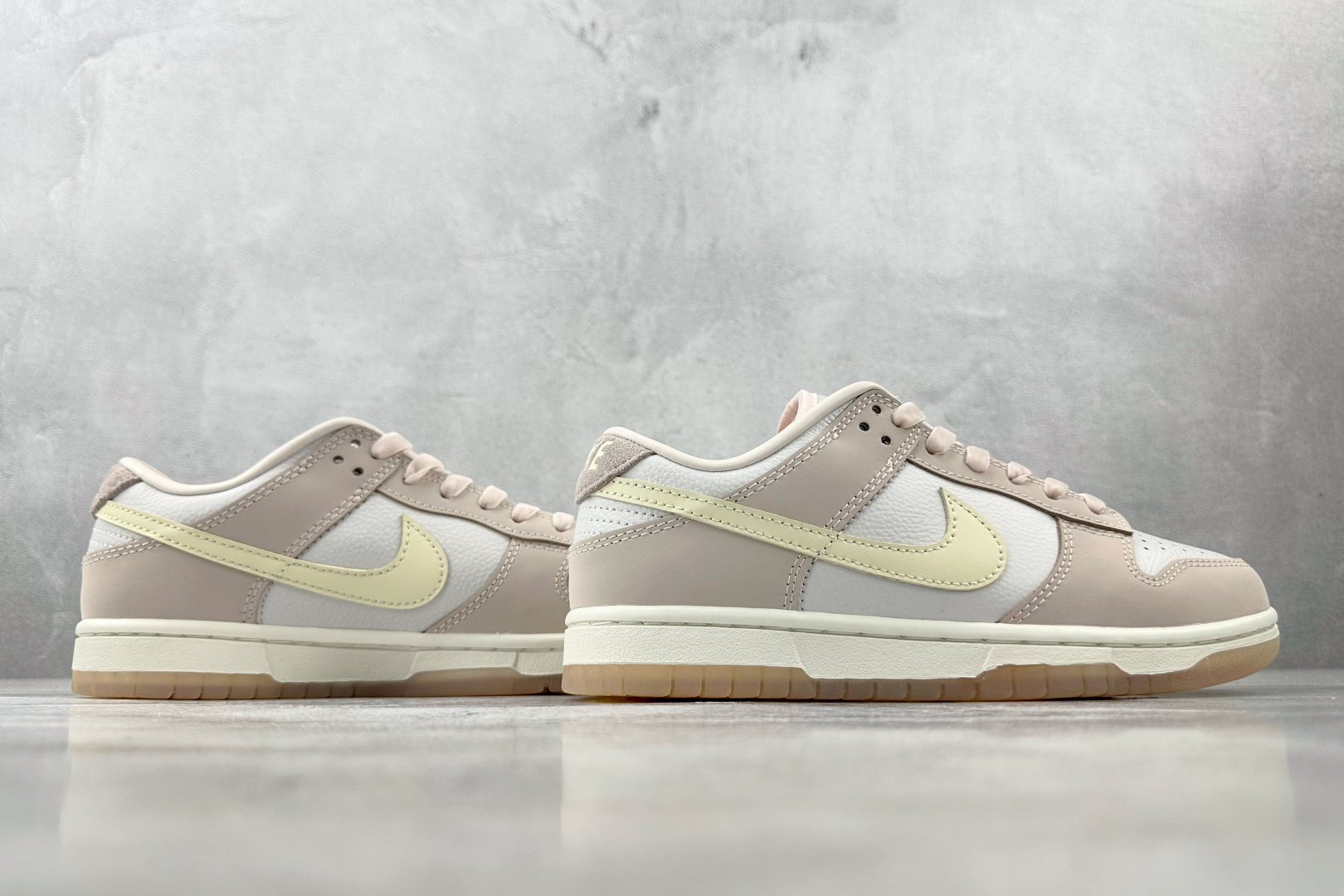 特价 
Nike Dunk Low “Light Soft Pink”粉色

货号：FB7910-601