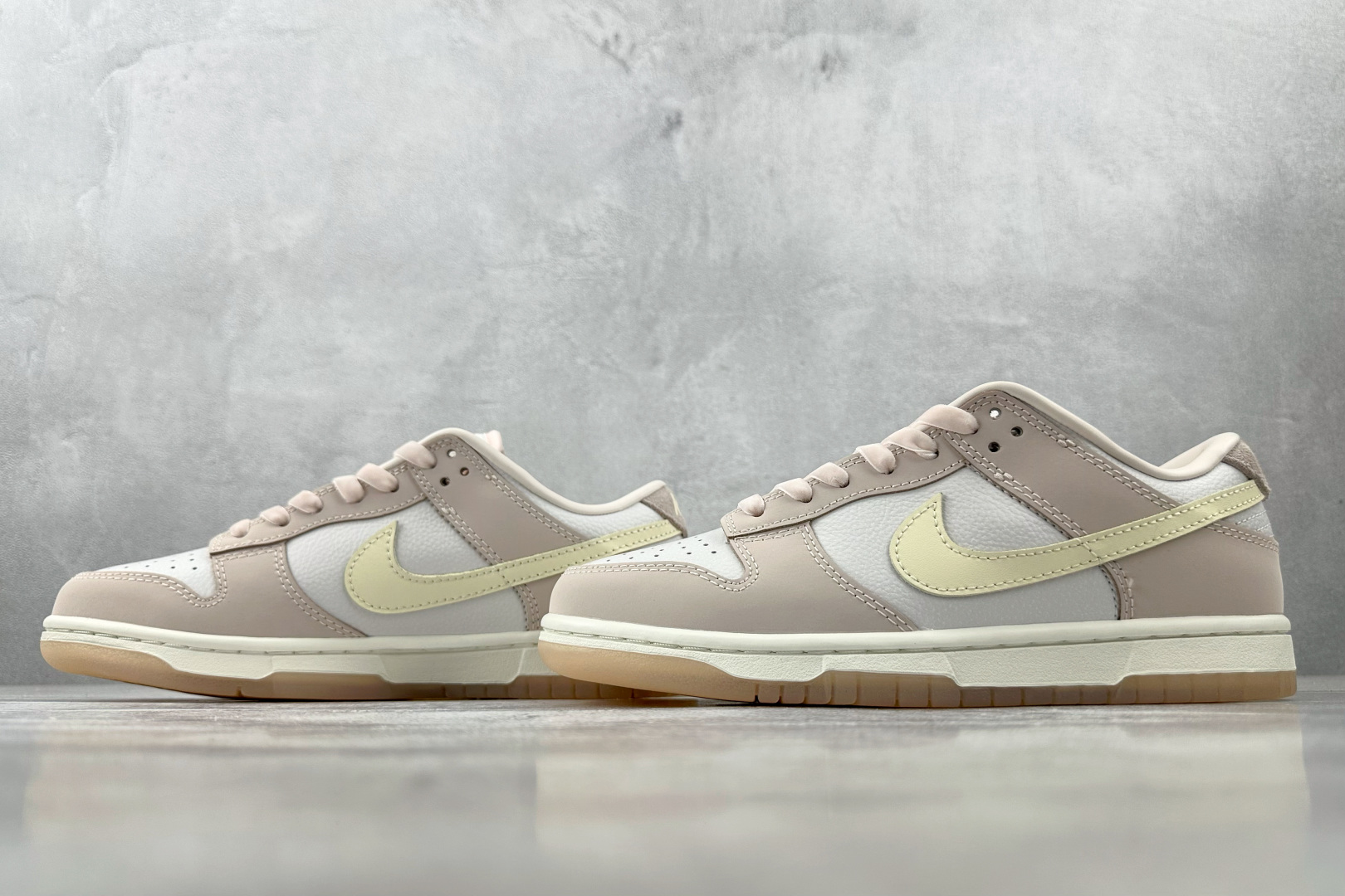特价 
Nike Dunk Low “Light Soft Pink”粉色

货号：FB7910-601