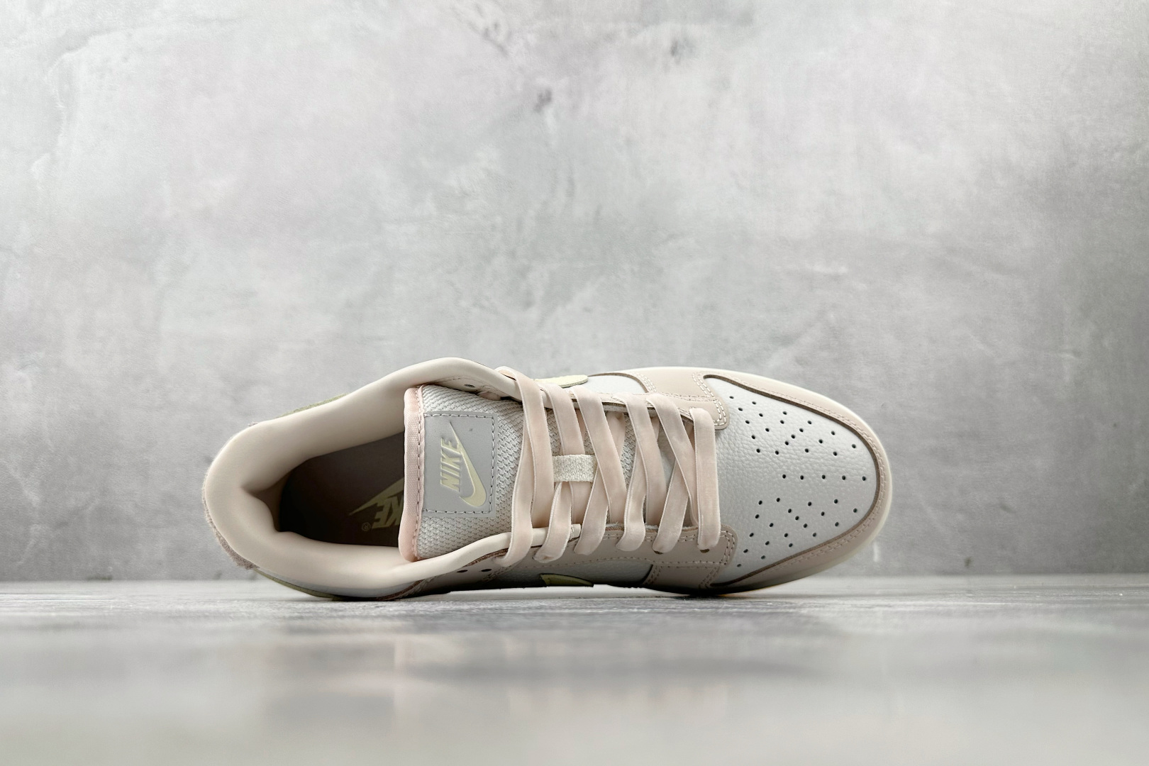 特价 
Nike Dunk Low “Light Soft Pink”粉色

货号：FB7910-601
