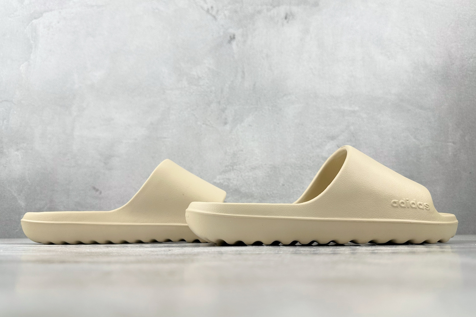 100 大厂出品 adidas Adilette Lumia 白色 JP9578