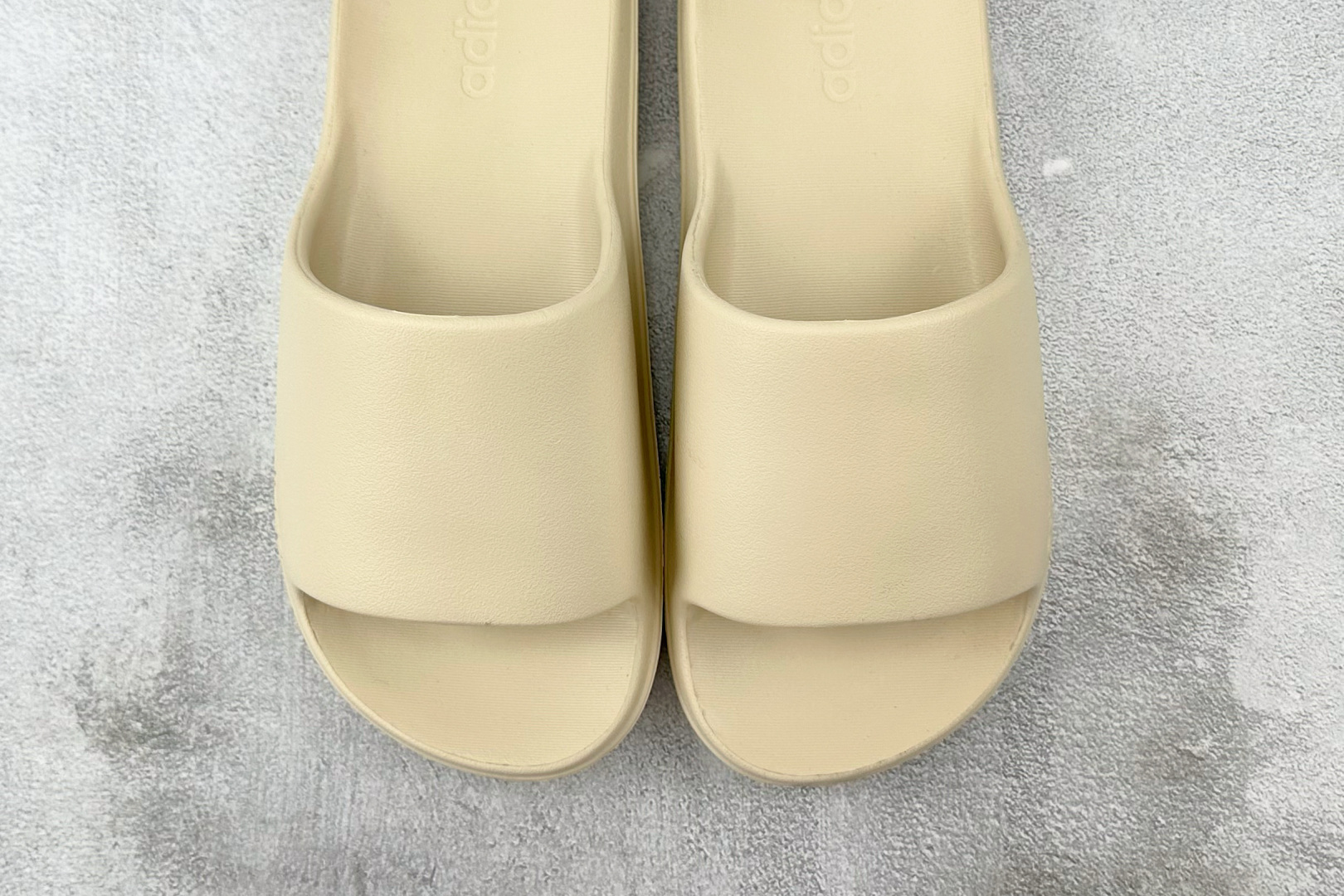 100 大厂出品 adidas Adilette Lumia 白色 JP9578