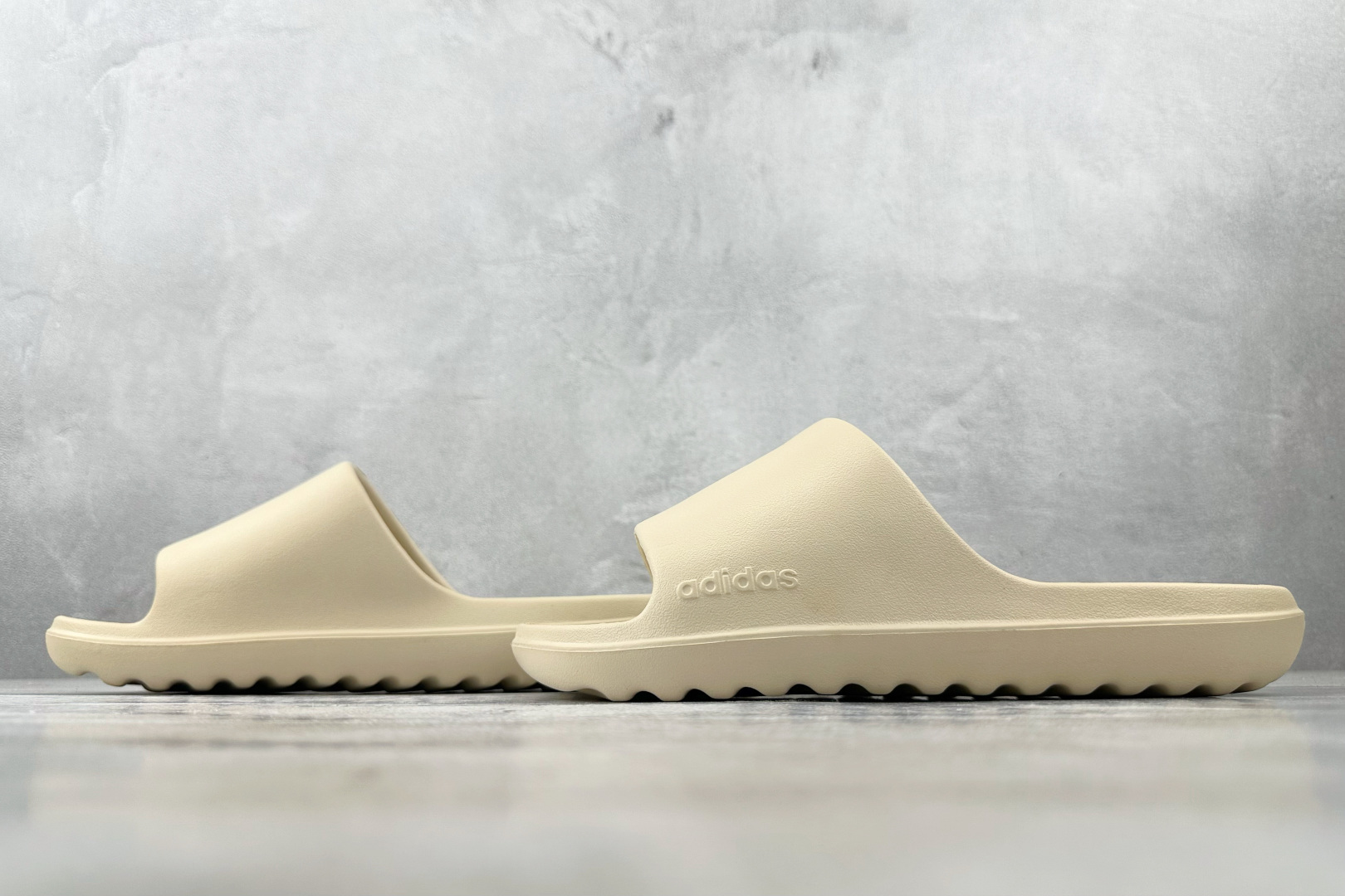 100 大厂出品 adidas Adilette Lumia 白色 JP9578