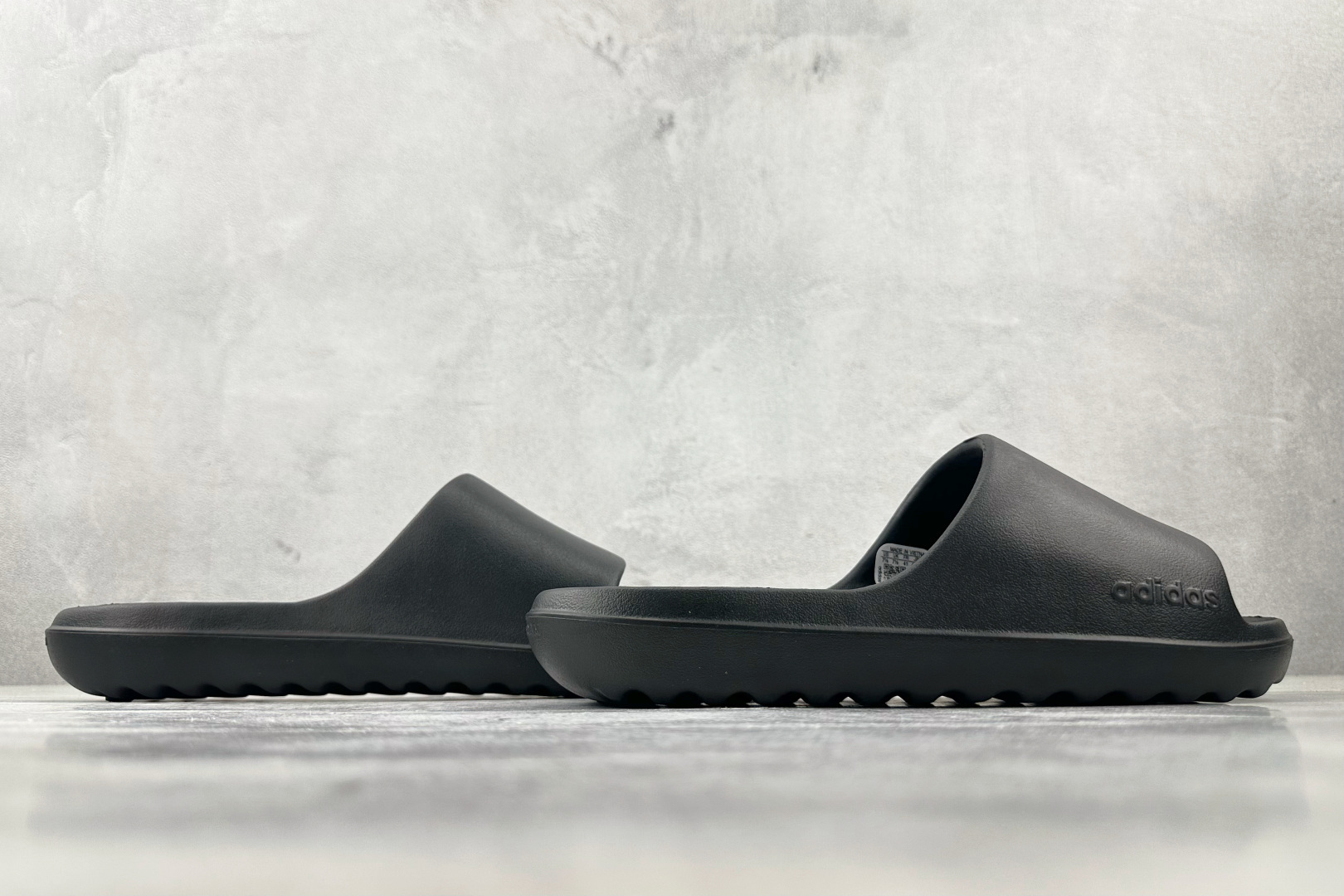 100 大厂出品 adidas Adilette Lumia 黑色 JP9580