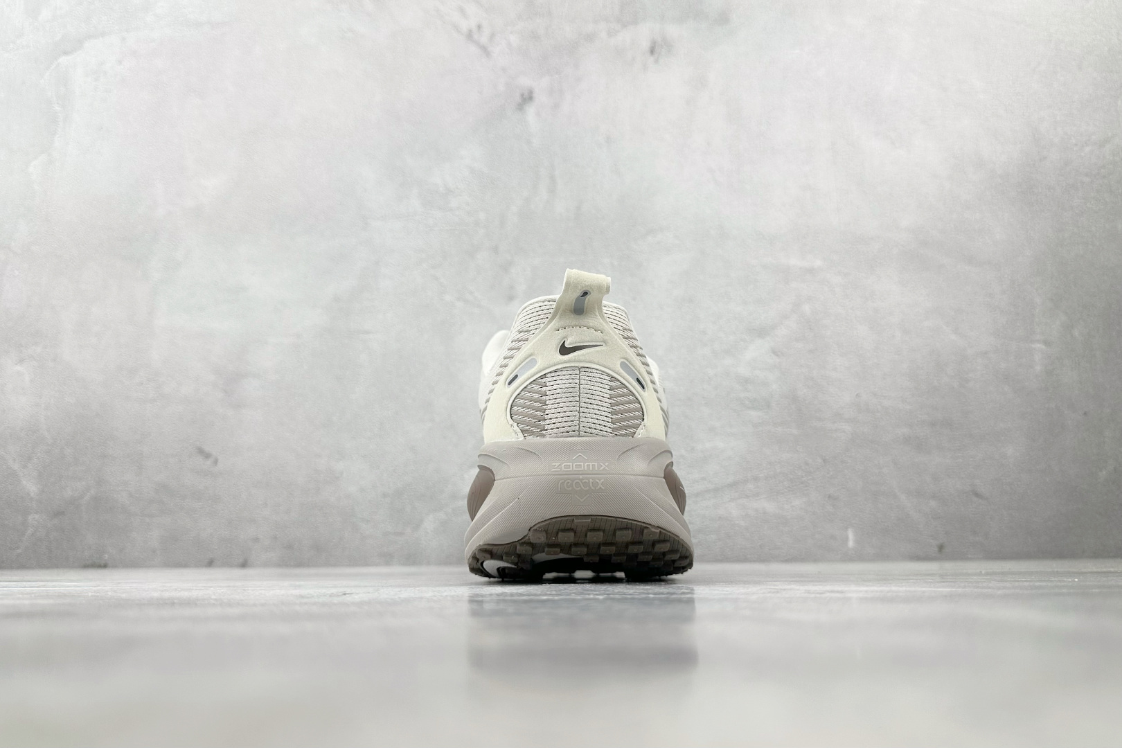 190 全套数据私模 Nike Vomero 18 棕色 HM6804-003