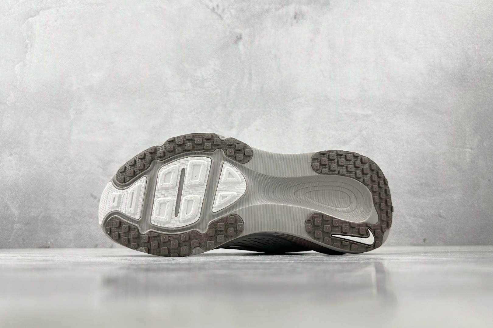 190 全套数据私模 Nike Vomero 18 棕色 HM6804-003