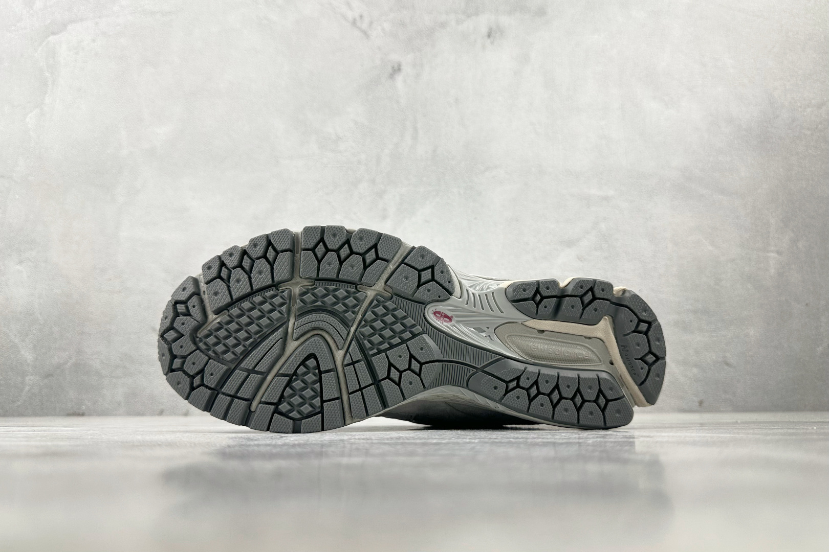 240 大厂出品 New Balance NB 2002R 灰色 U2002REE