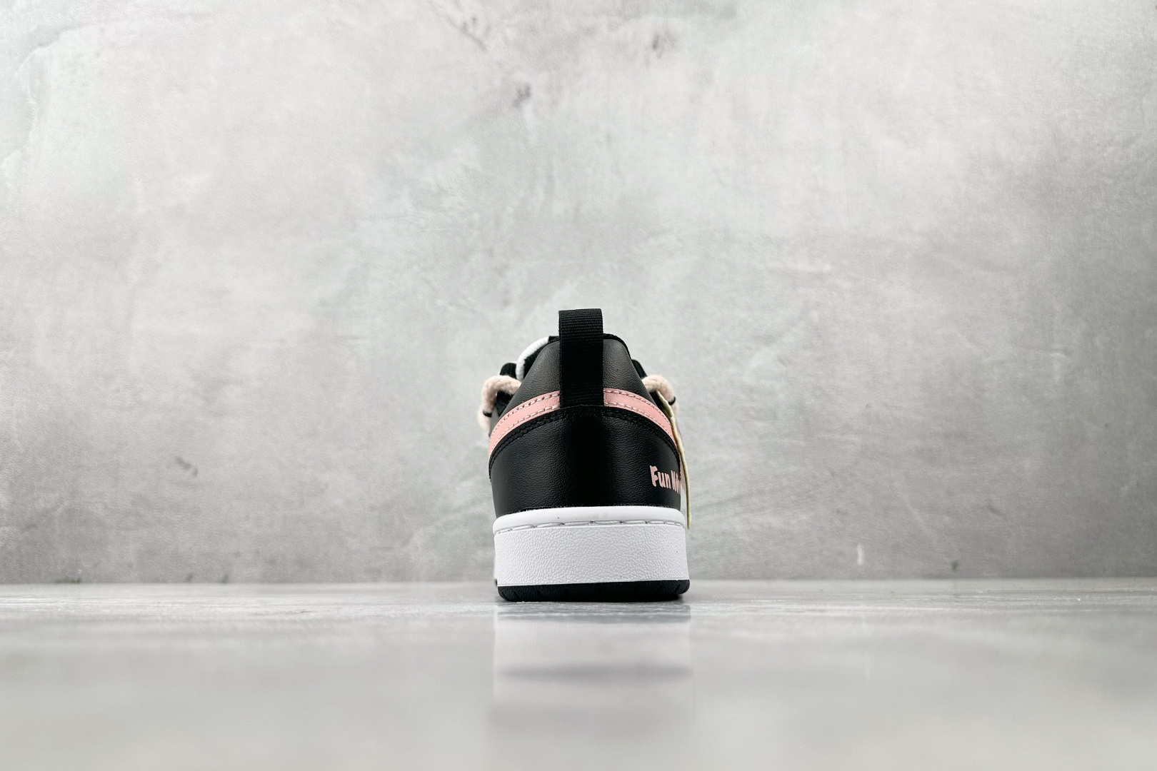 K13特价 
【定制球鞋】Nike Court Borough 2 莓烦恼 GS 黑粉色

货号：BQ5