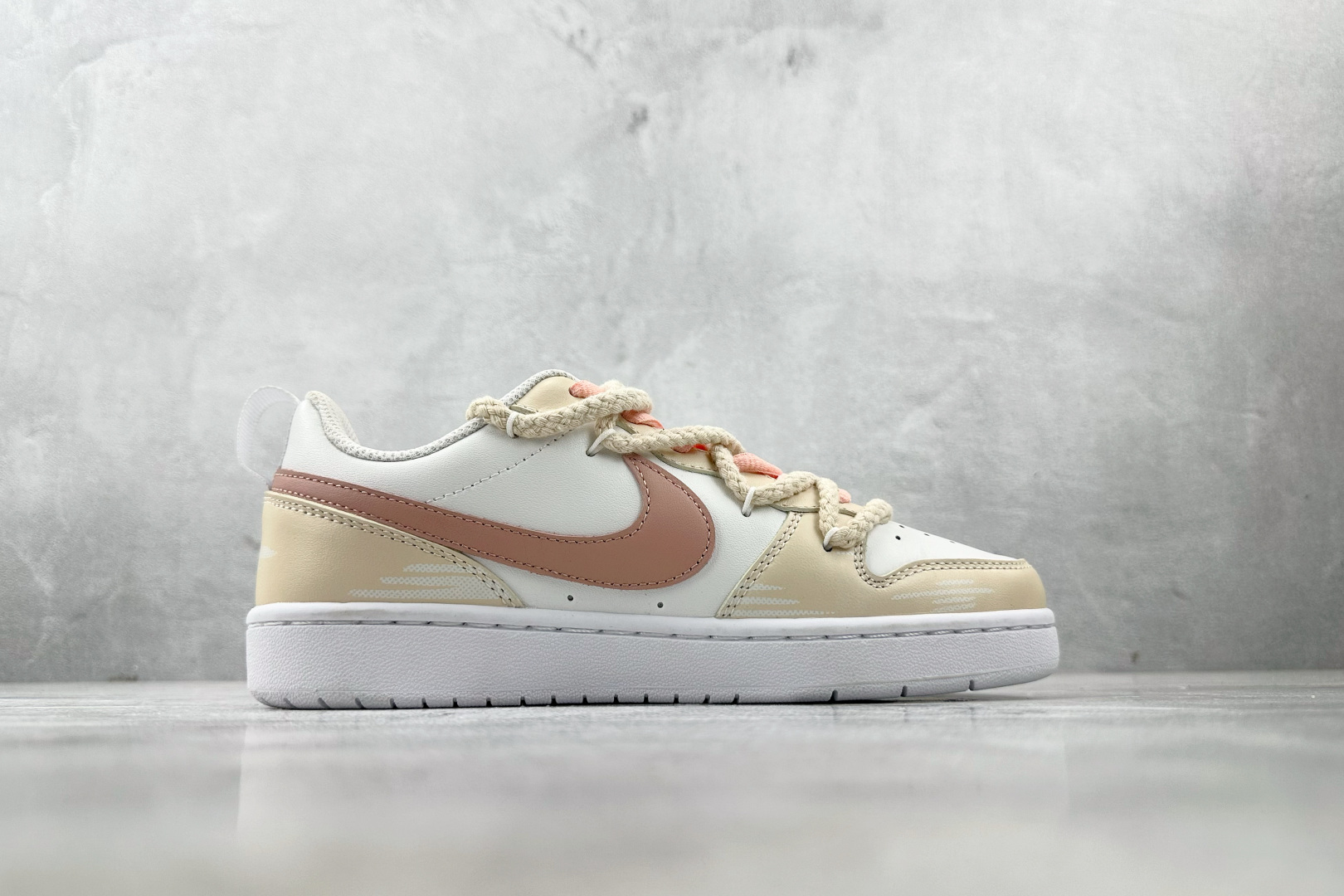 K13特价 
【定制球鞋】Nike Court Borough 2 玫瑰布贴 GS 米粉白

货号：BQ