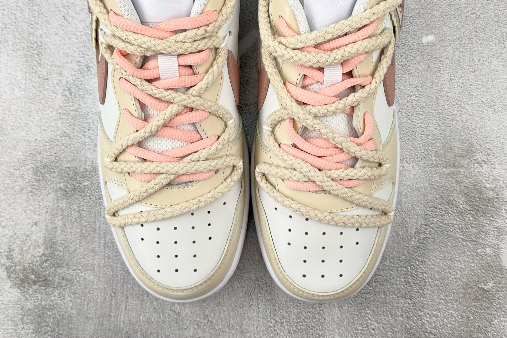 K13特价 
【定制球鞋】Nike Court Borough 2 玫瑰布贴 GS 米粉白

货号：BQ
