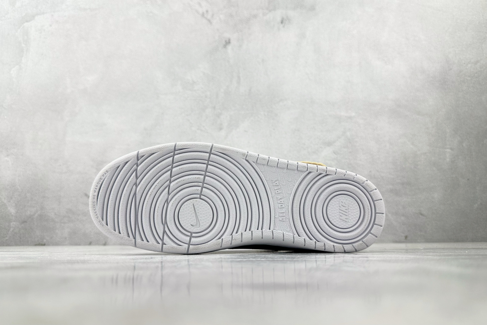 K13特价 
【定制球鞋】Nike Court Borough 2 玫瑰布贴 GS 米粉白

货号：BQ
