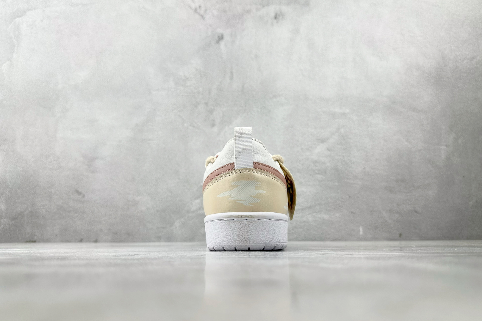 K13特价 
【定制球鞋】Nike Court Borough 2 玫瑰布贴 GS 米粉白

货号：BQ