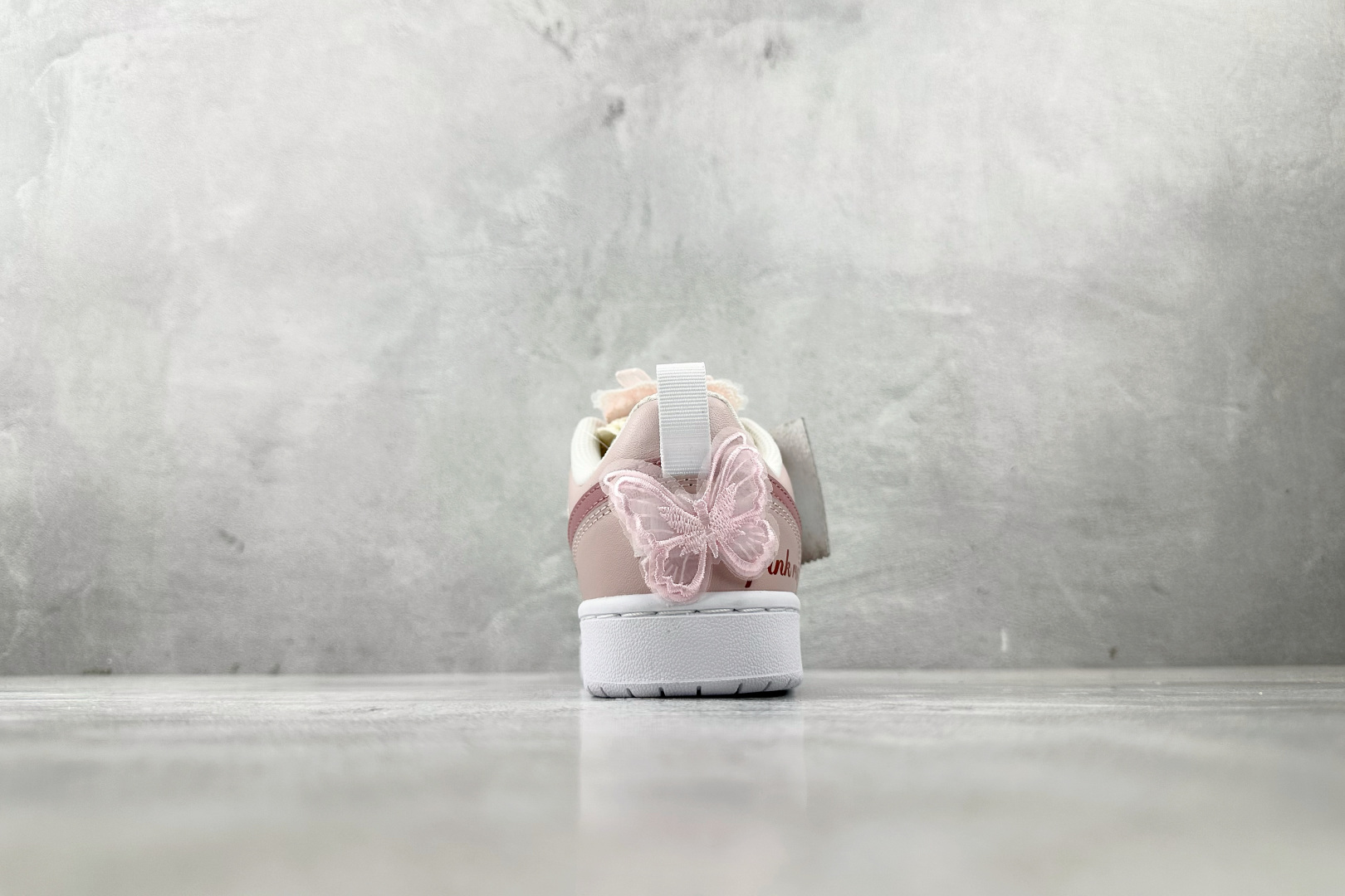 K13特价 
【定制球鞋】Nike Court Borough 夏日公主 GS 粉白

货号：DQ597