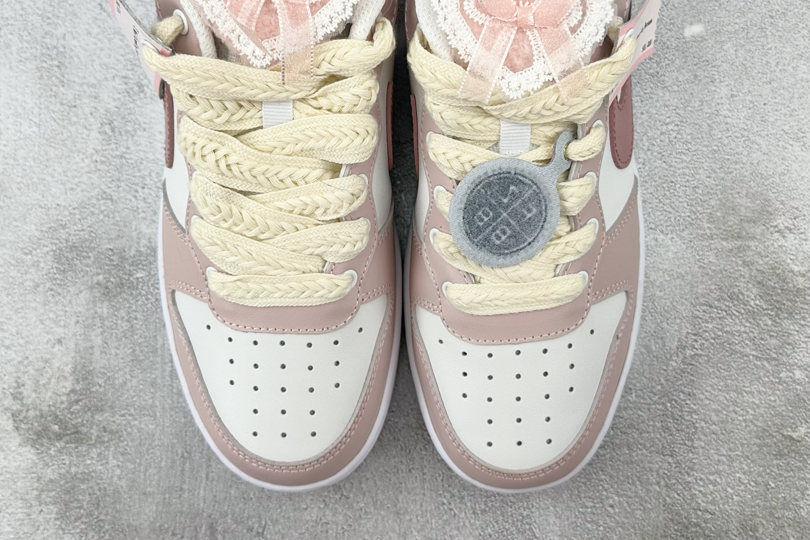 K13特价 
【定制球鞋】Nike Court Borough 夏日公主 GS 粉白

货号：DQ597