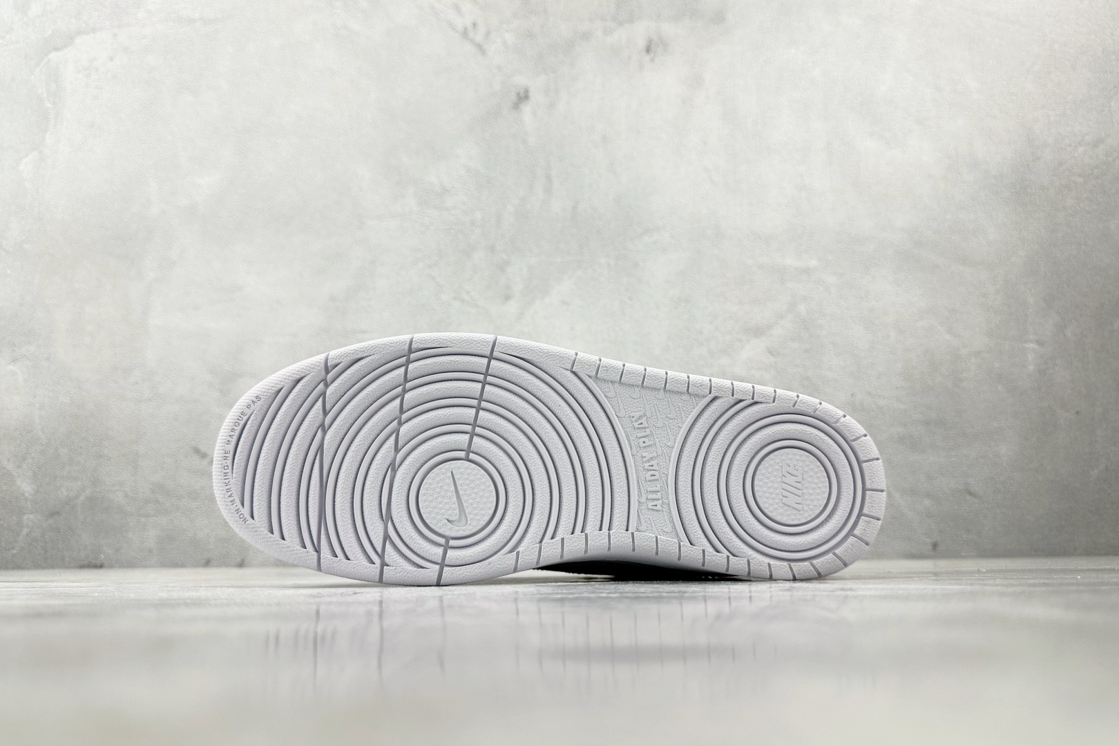 K13特价 
【定制球鞋】Nike Court Borough 夏日公主 GS 粉白

货号：DQ597