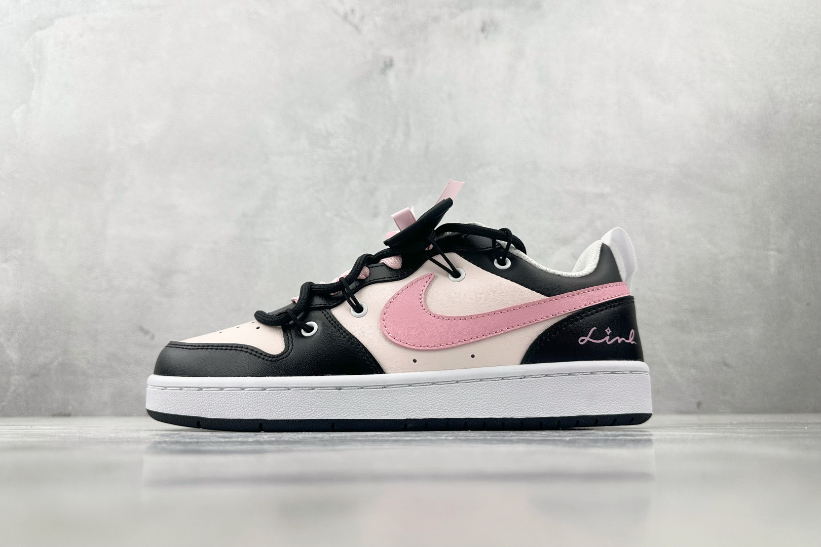 K13特价 本地💰140
【定制球鞋】Nike Court Borough 蝴蝶结GS 黑粉
货号:DV5456-104
尺码:36 36.5 37.5 38 38.5 39 40 40.5 41 42 42.5 43 44 44.5 45
编码:25
