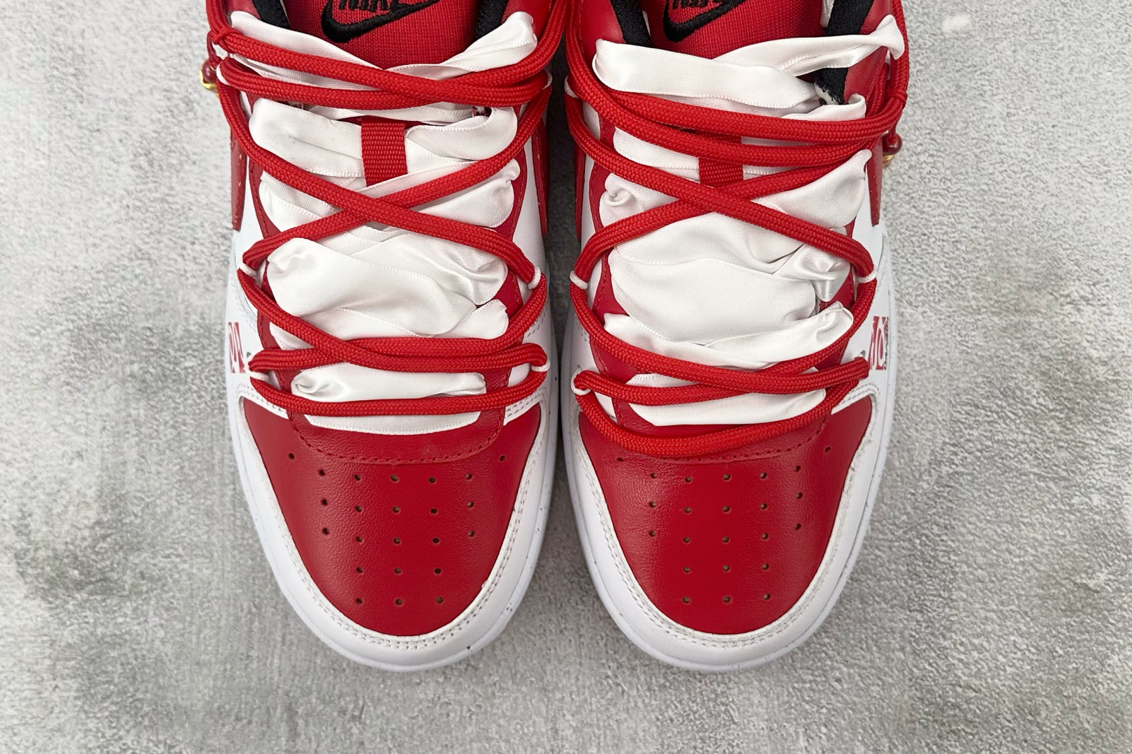 K13特价 本地💰140
【定制球鞋】Nike Court Borough 蛇年限定 GS 白红
货号:DV5456 600
尺码:36 36.5 37.5 38 38.5 39 40 40.5 41 42 42.5 43 44 44.5 45
编码:25