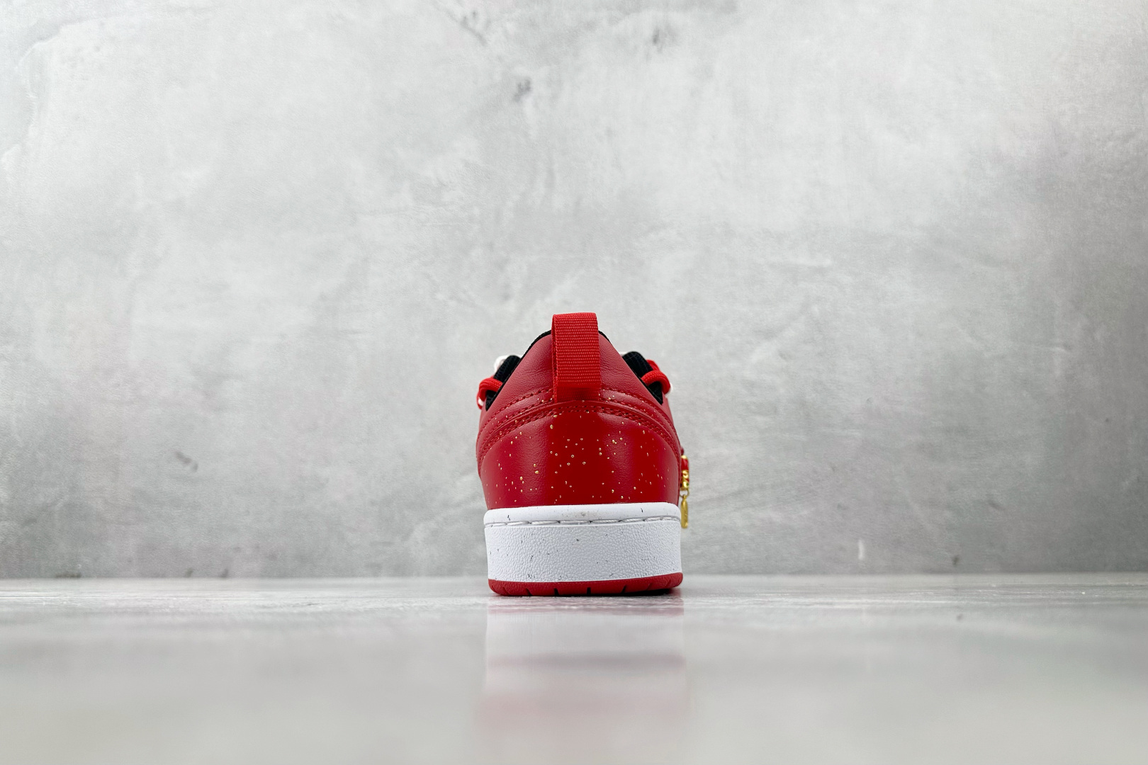 K13特价 本地💰140
【定制球鞋】Nike Court Borough 蛇年限定 GS 白红
货号:DV5456 600
尺码:36 36.5 37.5 38 38.5 39 40 40.5 41 42 42.5 43 44 44.5 45
编码:25