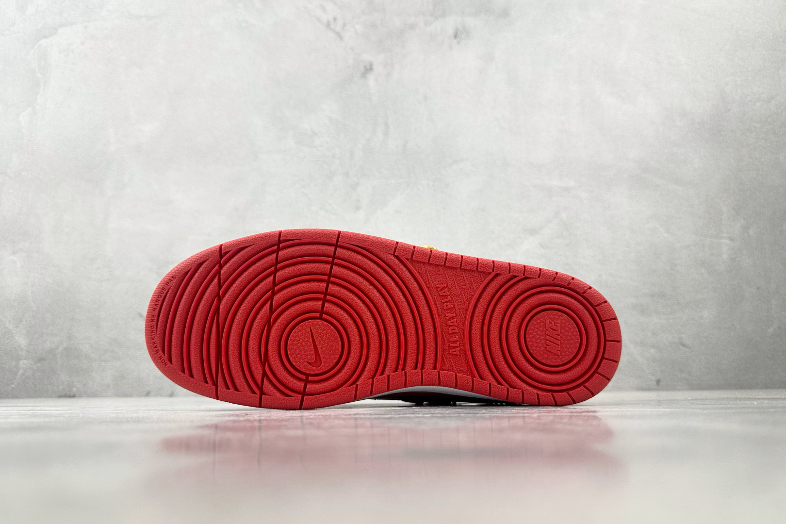 K13特价 本地💰140
【定制球鞋】Nike Court Borough 蛇年限定 GS 白红
货号:DV5456 600
尺码:36 36.5 37.5 38 38.5 39 40 40.5 41 42 42.5 43 44 44.5 45
编码:25