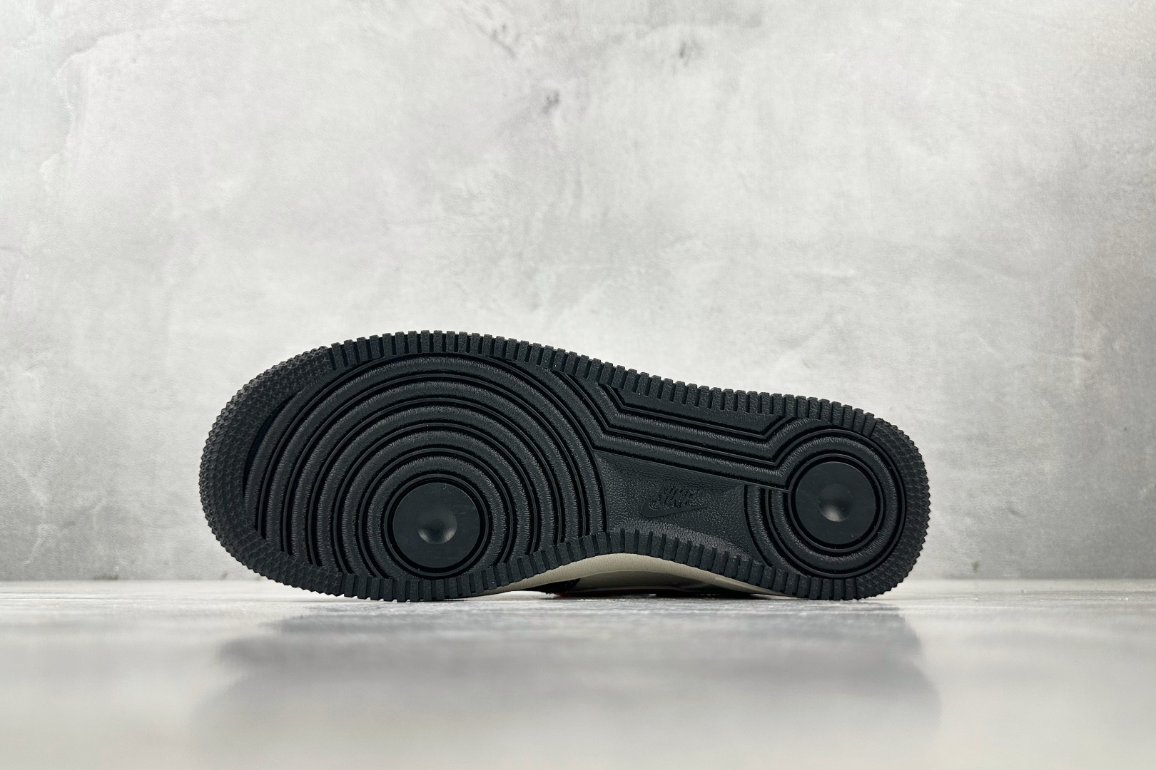 260 Nike Air Force 1'07 Supreme 联名 黑白橙 KB1688-001