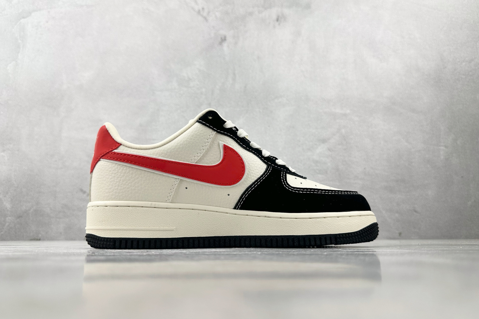 260 Nike Air Force 1'07 Supreme 联名 黑白橙 KB1688-001