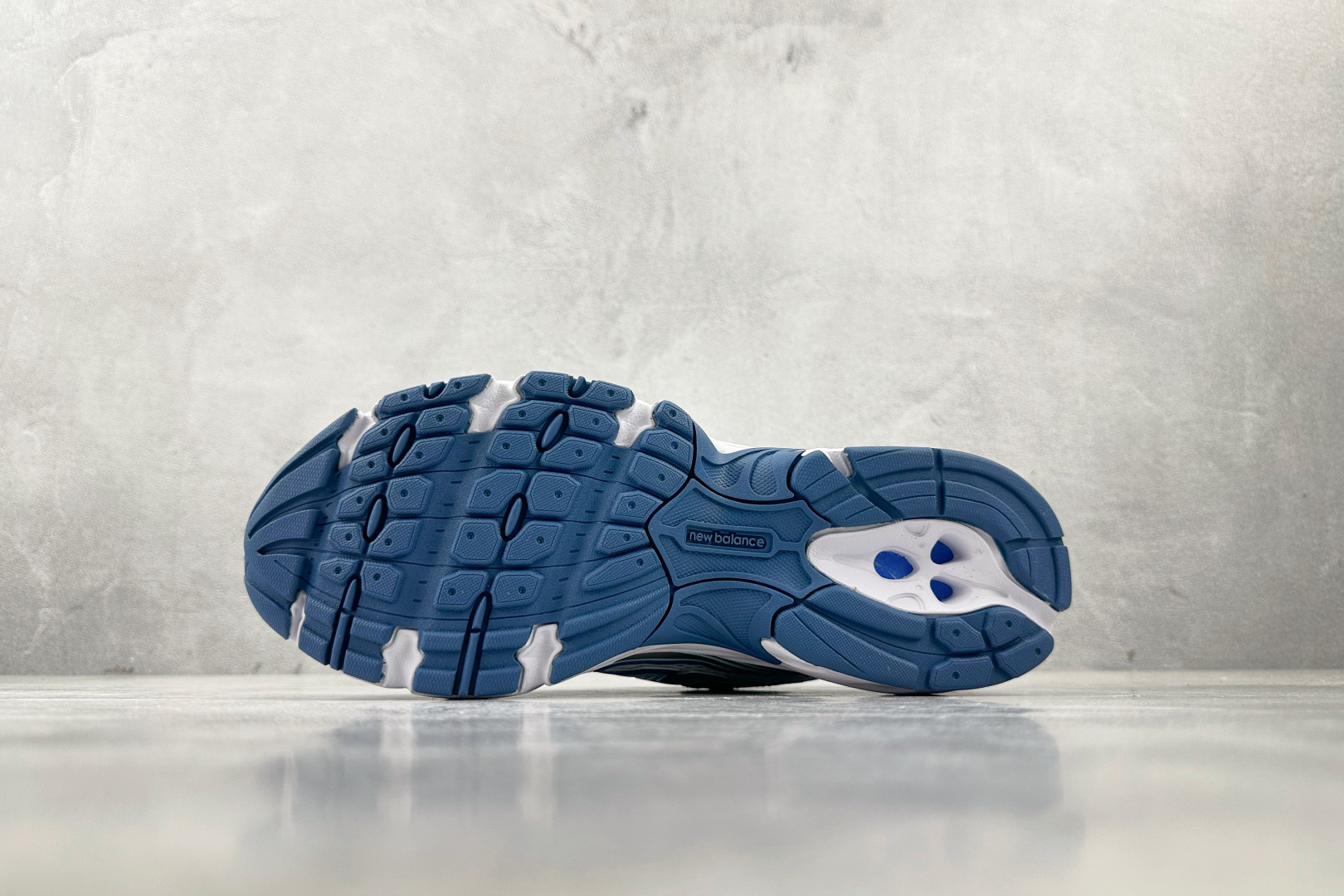 New Balance NB 740 Ice Blue 白蓝货号：U740LB2尺码：36 36.5 3