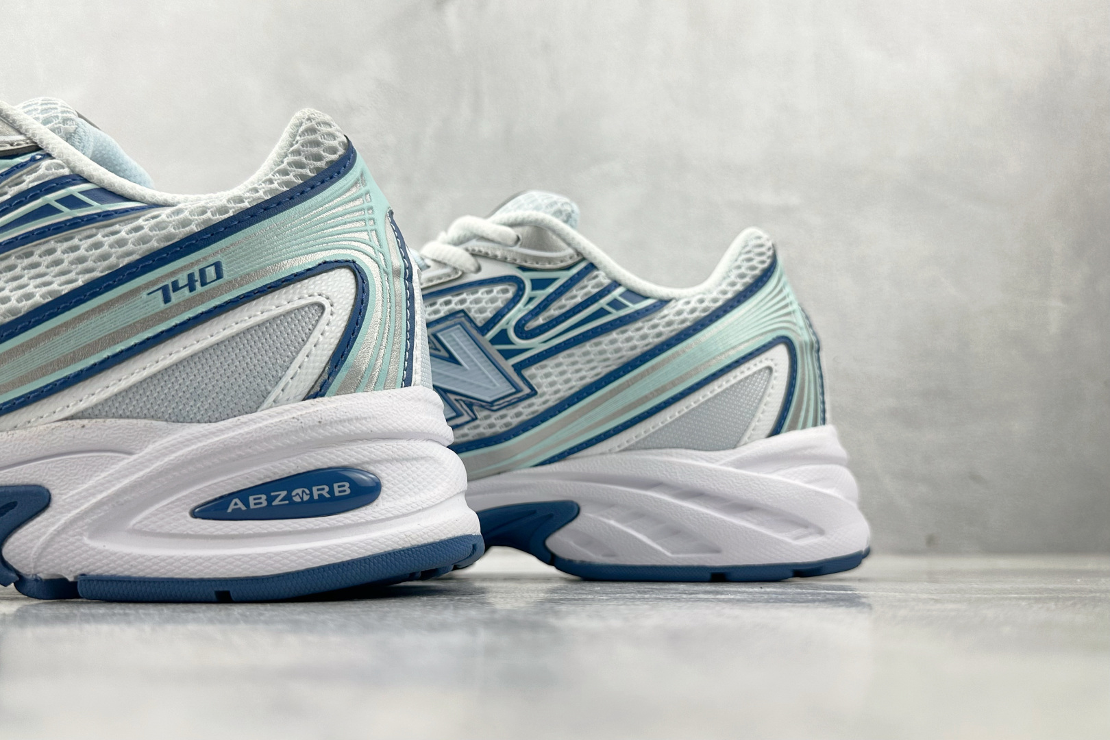 New Balance NB 740 Ice Blue 白蓝货号：U740LB2尺码：36 36.5 3