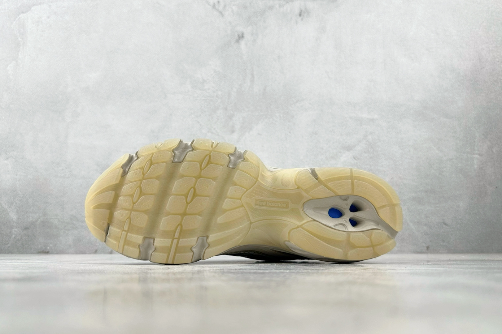 New Balance NB 740 CNY “Year Of TheSnake”米色货号：U740LN