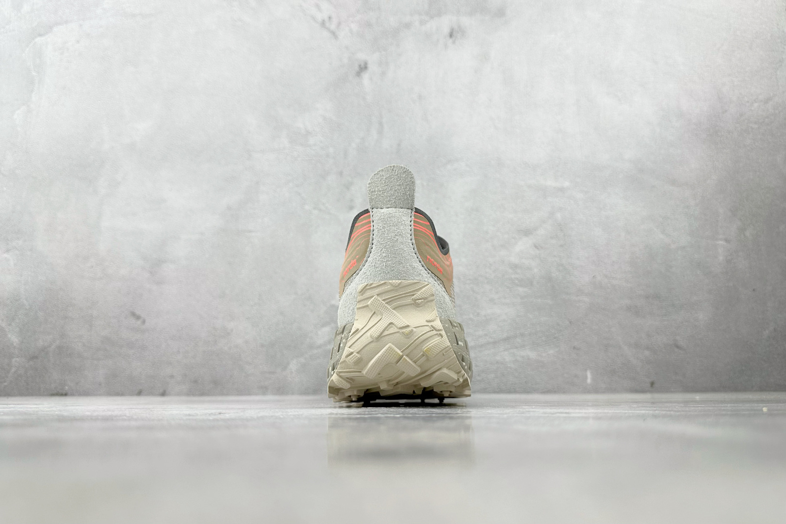 M 版 240 NORDA 001 褐红色 NORDA001-M-GRAV