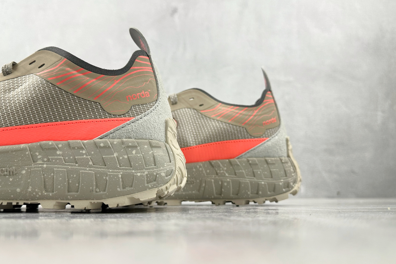 M 版 240 NORDA 001 褐红色 NORDA001-M-GRAV