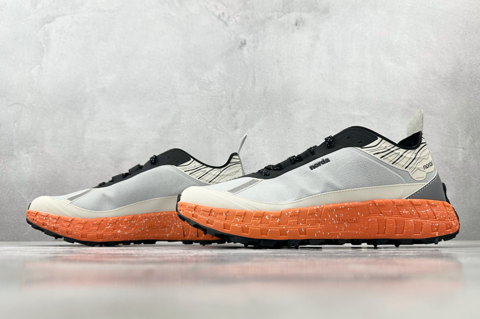 M 版 240 NORDA 001 灰橙色 NORDA001GS-W-GRYO