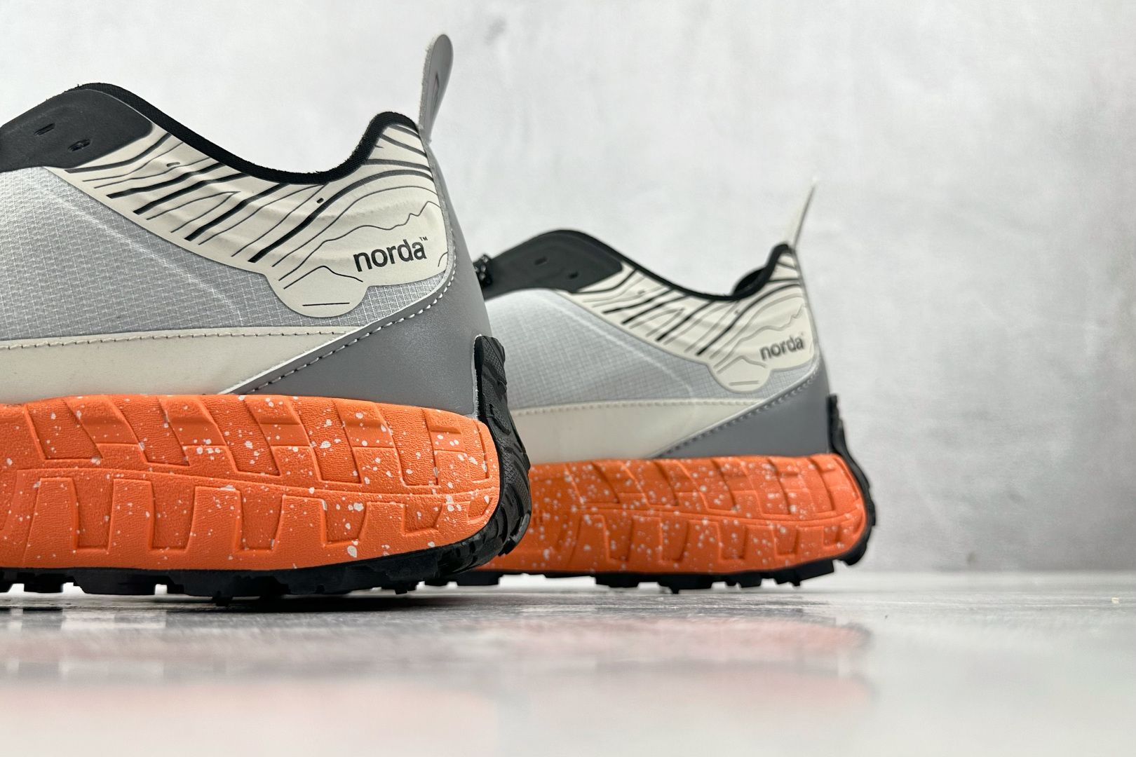 M 版 240 NORDA 001 灰橙色 NORDA001GS-W-GRYO