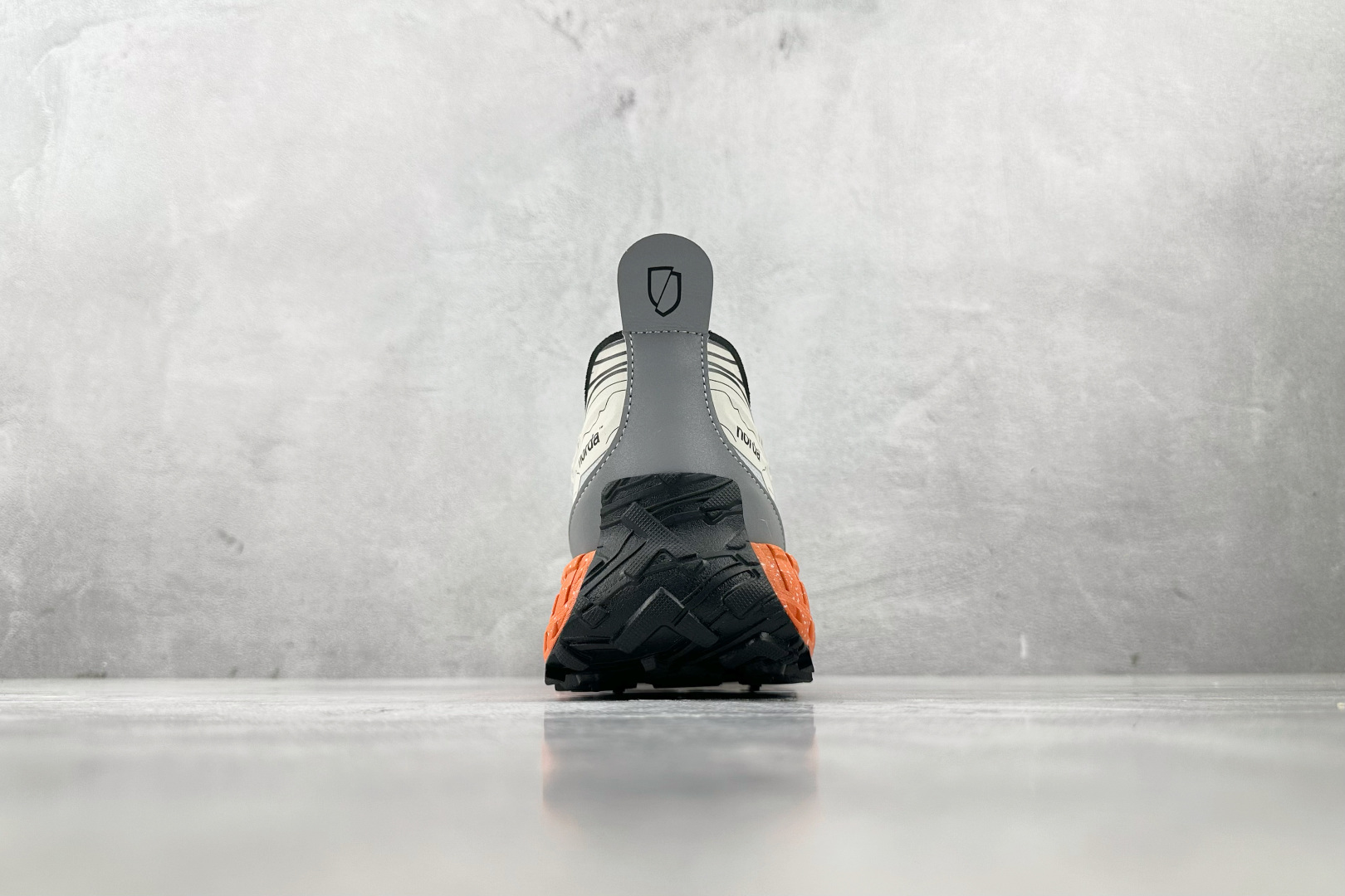 M 版 240 NORDA 001 灰橙色 NORDA001GS-W-GRYO