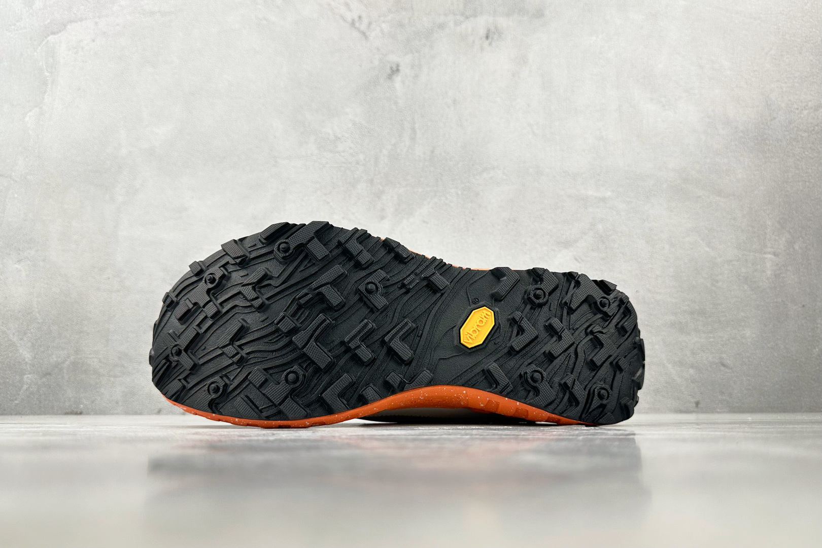 M 版 240 NORDA 001 灰橙色 NORDA001GS-W-GRYO