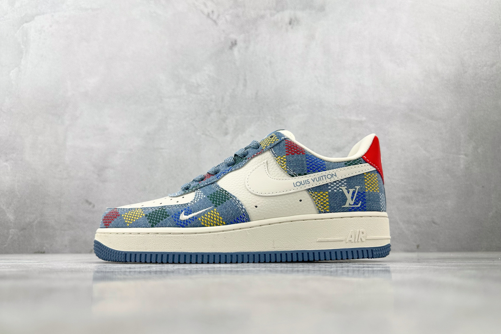 XC  Nike Air Force 1\'07 LV 联名 蓝白 货号：XL1979 101 尺码：36 36.5 37.5 38 38.5 39 40 40.5 41 42 42.5 43 44 44.5 45-选品中心