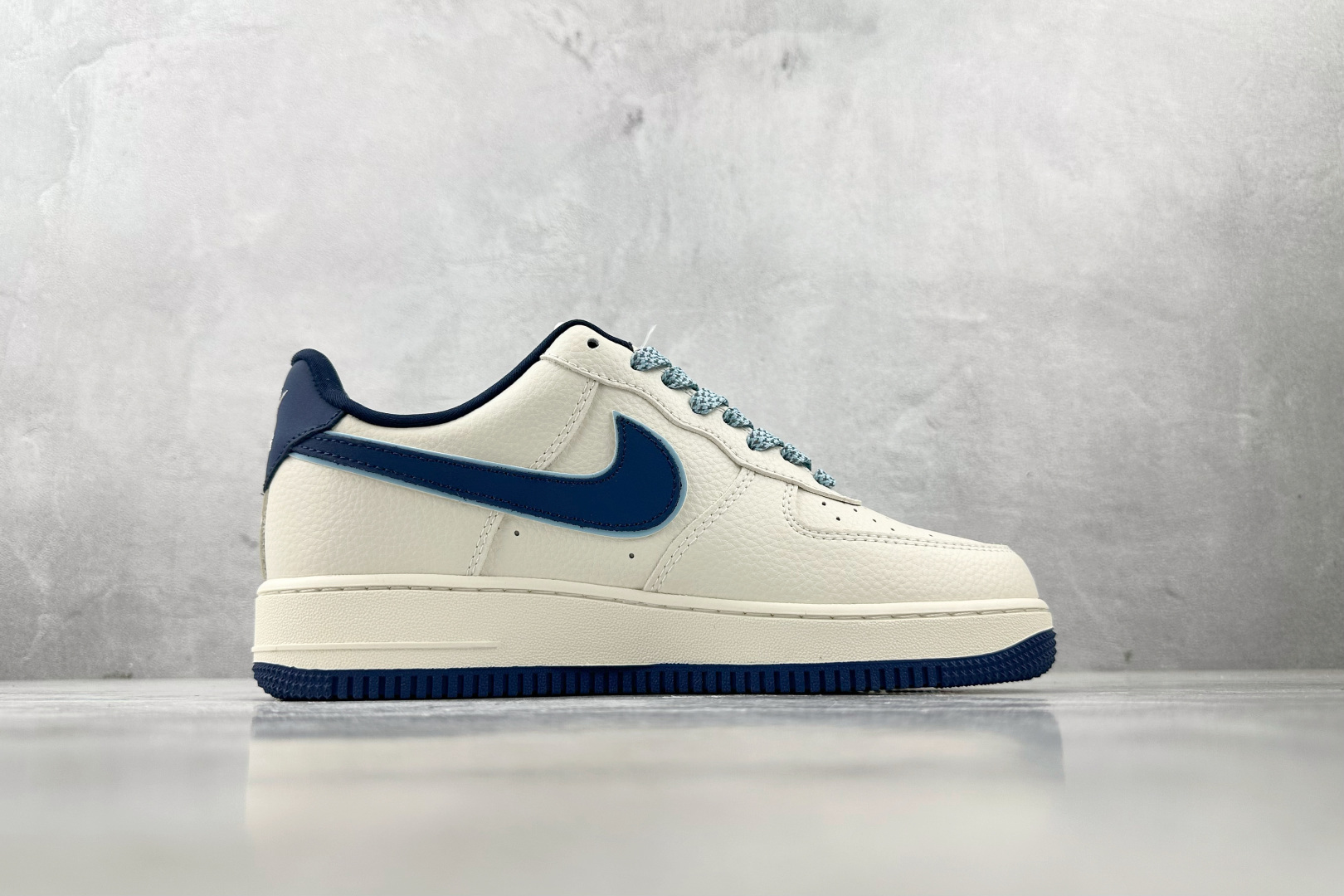图片[2]-XC  Nike Air Force 1\’07 猿人头 联名 米白蓝 货号：KB1688 002 尺码：36 36.5 37.5 38 38.5 39 40 40.5 41 42 42.5 43 44 44.5 45-选品中心