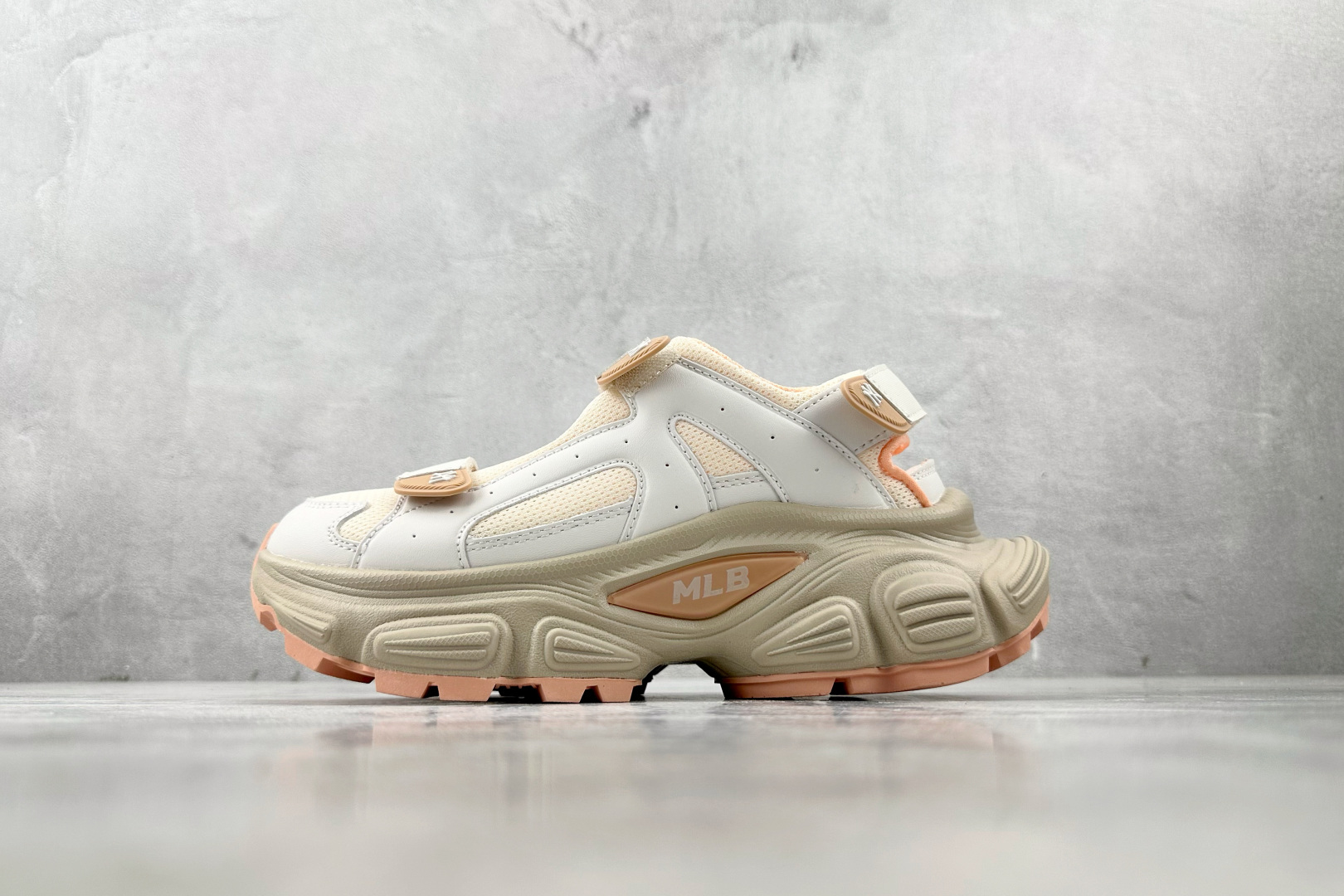 正单  平台订单 MLB 纽约洋基队 白粉 货号：3ASDW0153-50WHS 尺码：35 36 36.5 37.5 38 38.5 39 40-选品中心