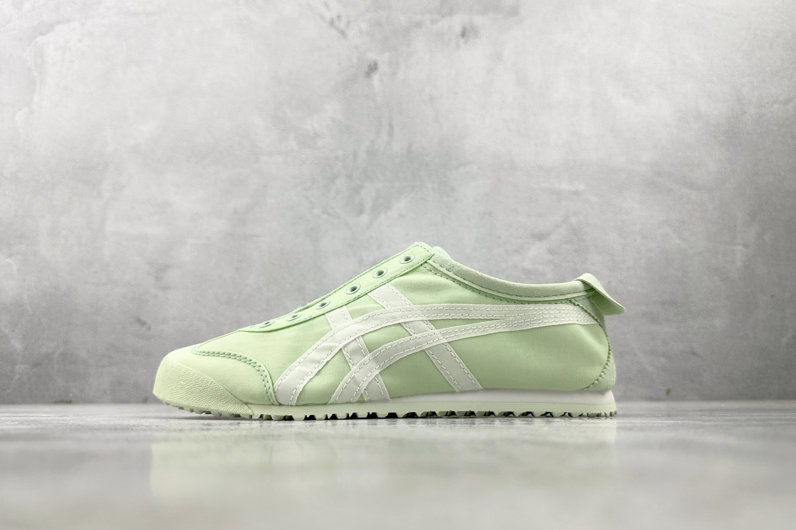 SC  渠道特供 Onitsuka Tiger鬼塚虎 MEXICO 66 slip-on 浅绿色 货号：1183B603-303 尺码：36 36.5 37.5 38 38.5 39 40 40.5 41 42 42.5 43 44-选品中心