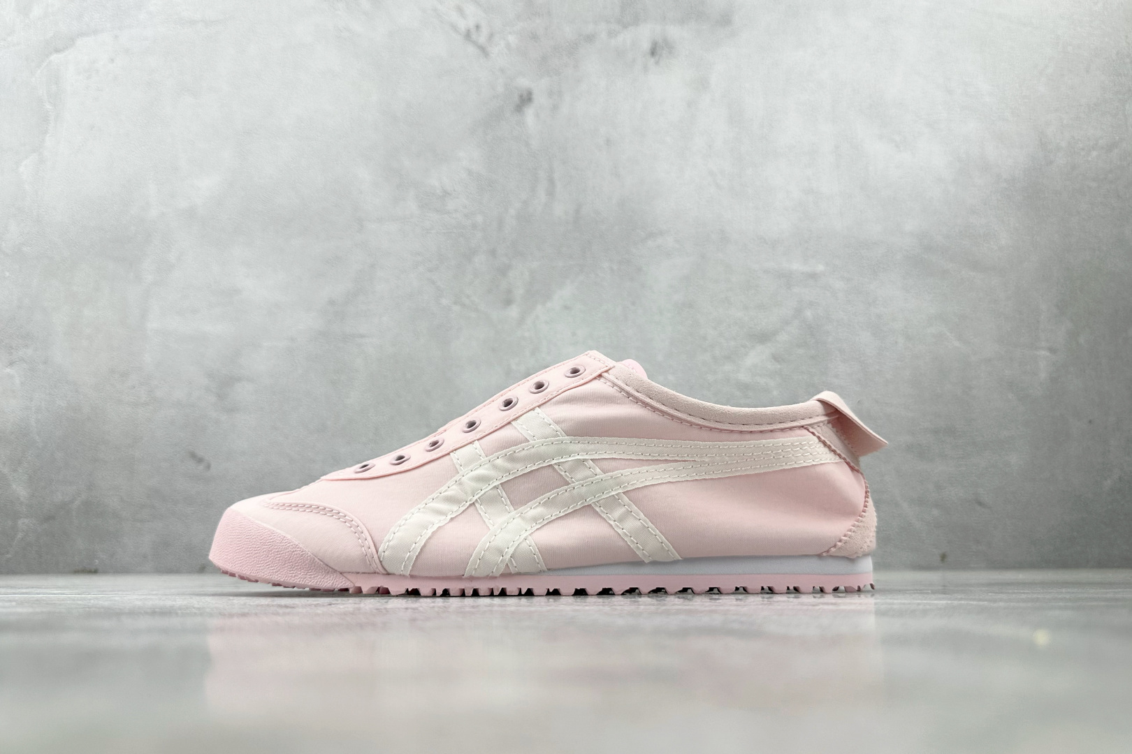 SC  渠道特供 Onitsuka Tiger鬼塚虎 MEXICO 66 slip-on 粉白 货号：1183B603-700 尺码：36 36.5 37.5 38 38.5 39 40 40.5 41 42 42.5 43 44-选品中心
