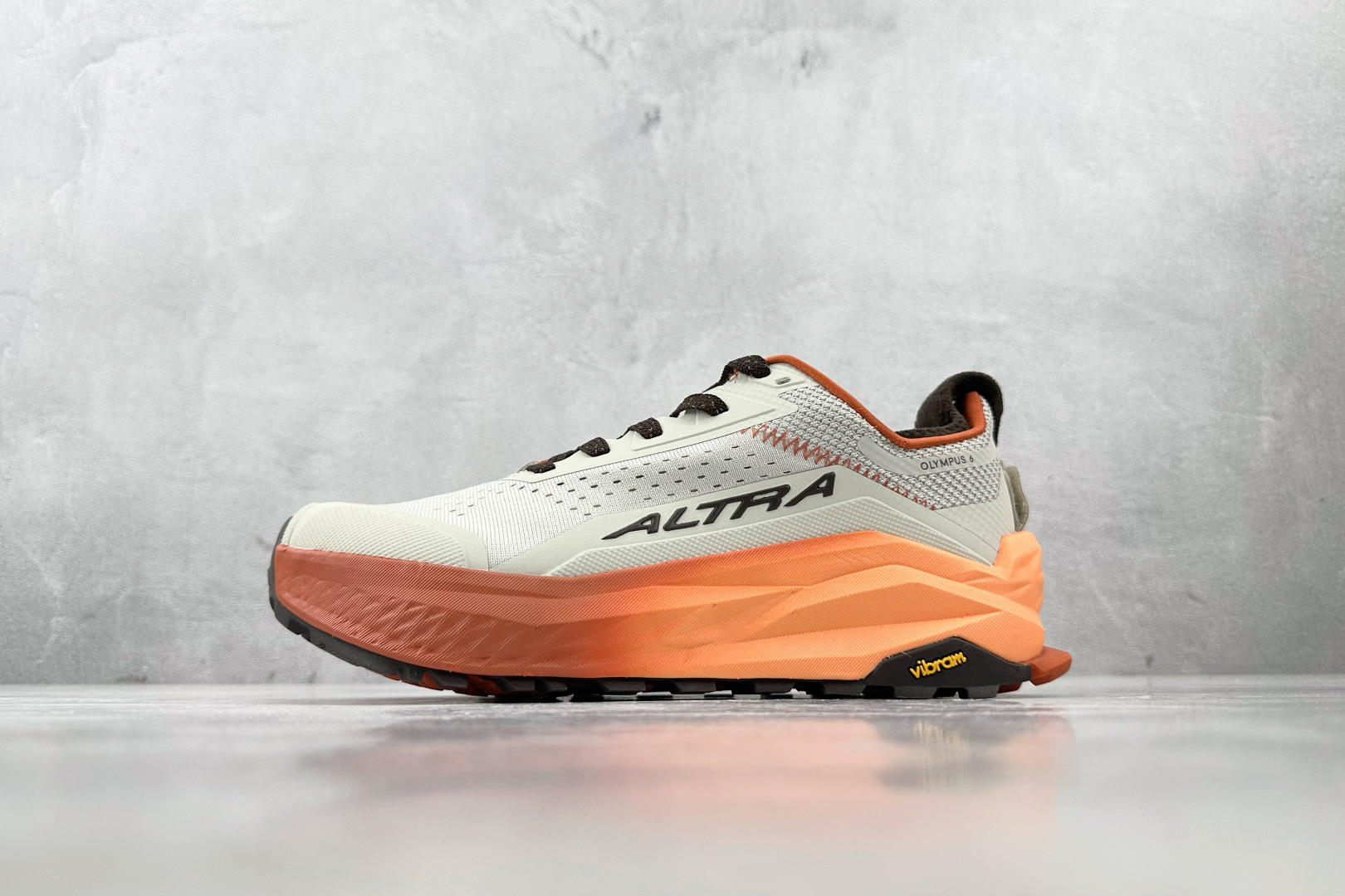 HK  平台专供 Altra OLYMPUS 6 浅灰色 货号：AL0A85NJ280 尺码：39 40 40.5 41 42 42.5 43 44 44.5 45-选品中心