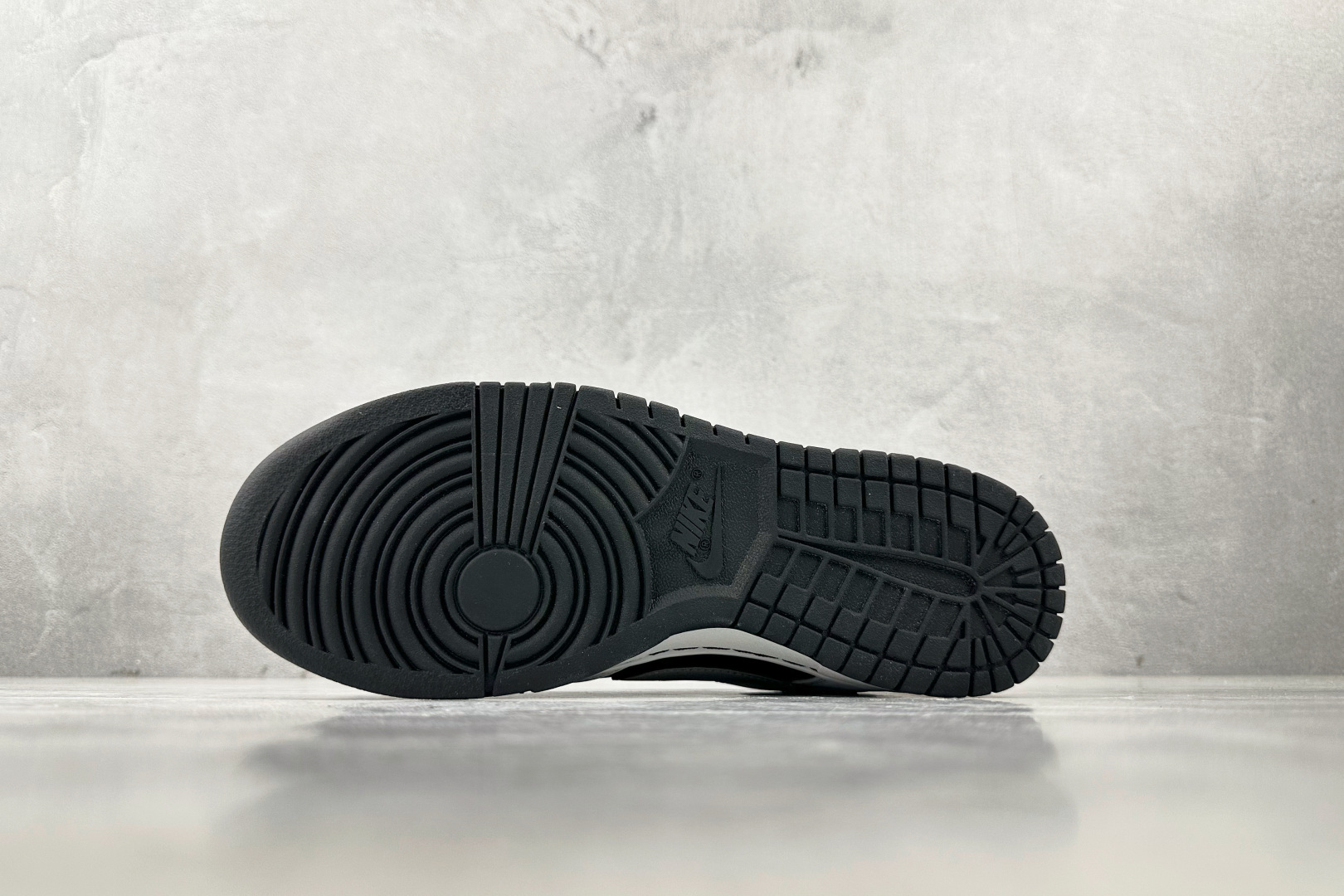 特价 
Nike Dunk Low 雾影 灰黑

货号：WB0414 002
尺码：40 40.5 41