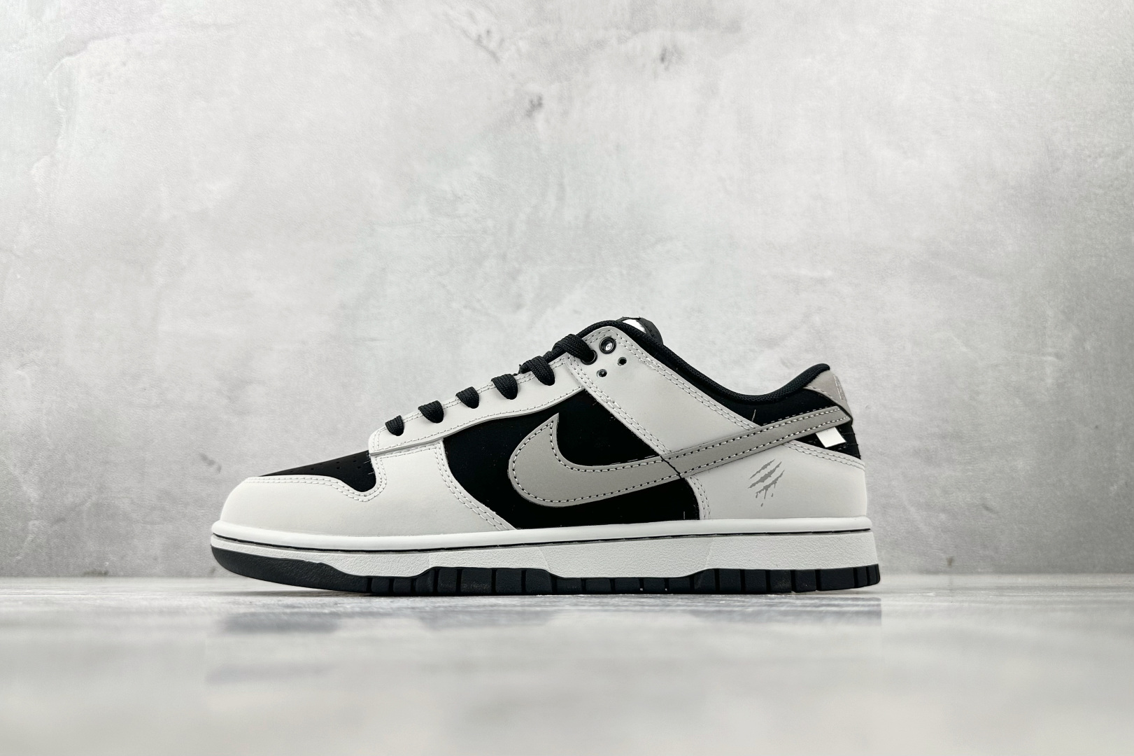 特价 
Nike Dunk Low 雾影 灰黑

货号：WB0414 002
尺码：40 40.5 41