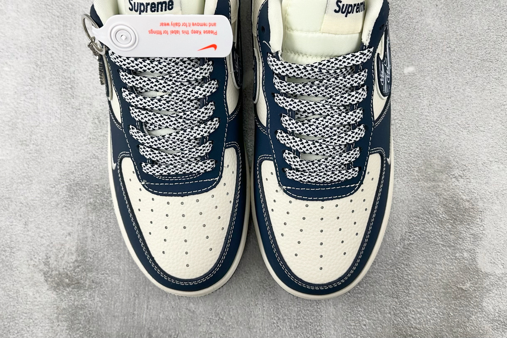 260 Nike Air Force 1'07 supreme 联名 蓝白 DF0188-069-Chinese  UA Cheap High Quatity Brand  Clothes Bags handbags Sneakers wholesale wholesaler seller from China Factory suppliers Fashion Clothing  Shoes best Quality Beautiful Price  260 Nike Air Force 1'07 supreme 联名 蓝白 DF0188-069