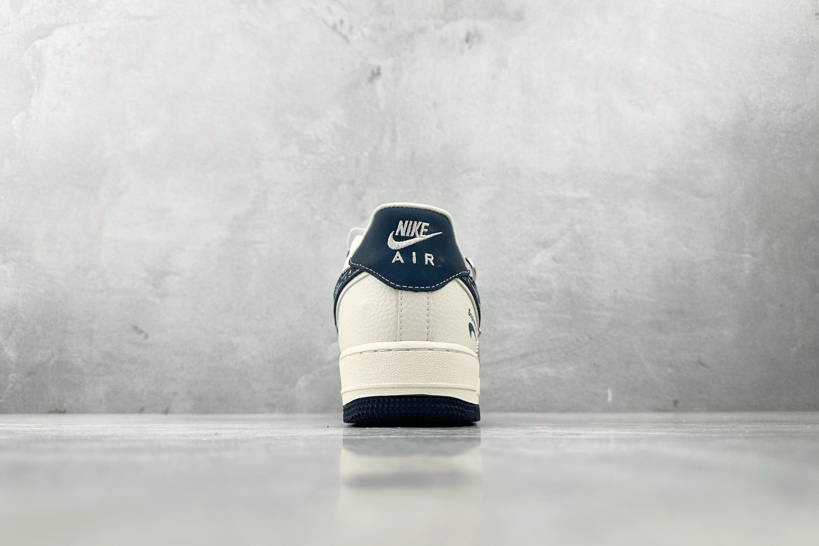 260 Nike Air Force 1'07 supreme 联名 蓝白 DF0188-069-Chinese  UA Cheap High Quatity Brand  Clothes Bags handbags Sneakers wholesale wholesaler seller from China Factory suppliers Fashion Clothing  Shoes best Quality Beautiful Price  260 Nike Air Force 1'07 supreme 联名 蓝白 DF0188-069