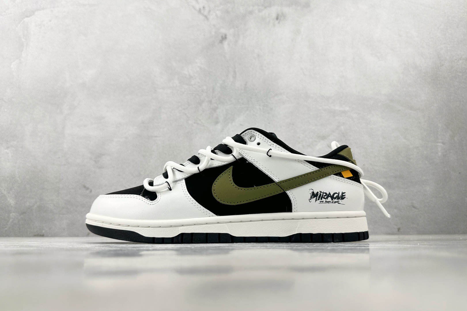 YC【定制球鞋】Nike Dunk 寻迹使者 白黑绿 货号：WG0414 024 尺码：40 40.5 41 42 42.5 43 44 44.5 45 46-选品中心