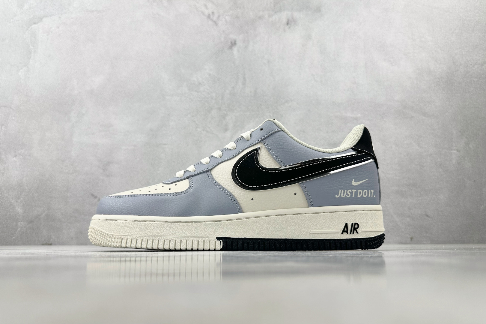 XC  Nike Air Force 1\'07 JUST DOIT 联名 蓝白黑 货号：CS5288 023 尺码：36 36.5 37.5 38 38.5 39 40 40.5 41 42 42.5 43 44 44.5 45-选品中心