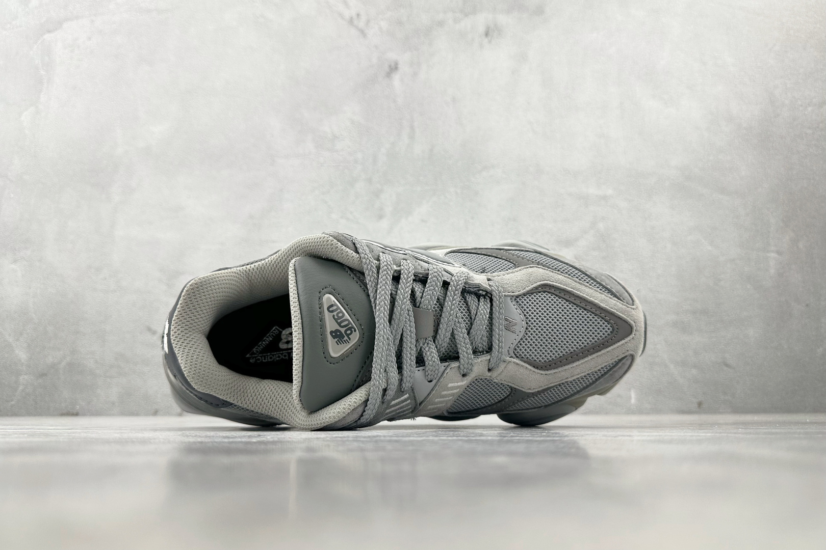 M版
纯原标杆 品质无敌 New Balance NB 9060 灰色

货号：U9060GG
尺码：3