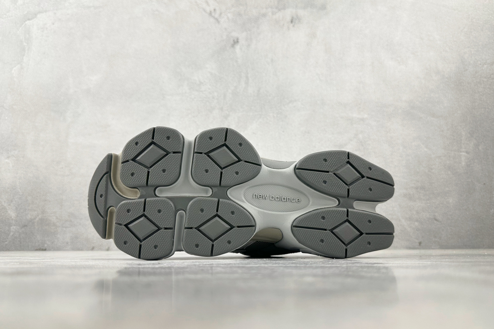 M版
纯原标杆 品质无敌 New Balance NB 9060 灰色

货号：U9060GG
尺码：3