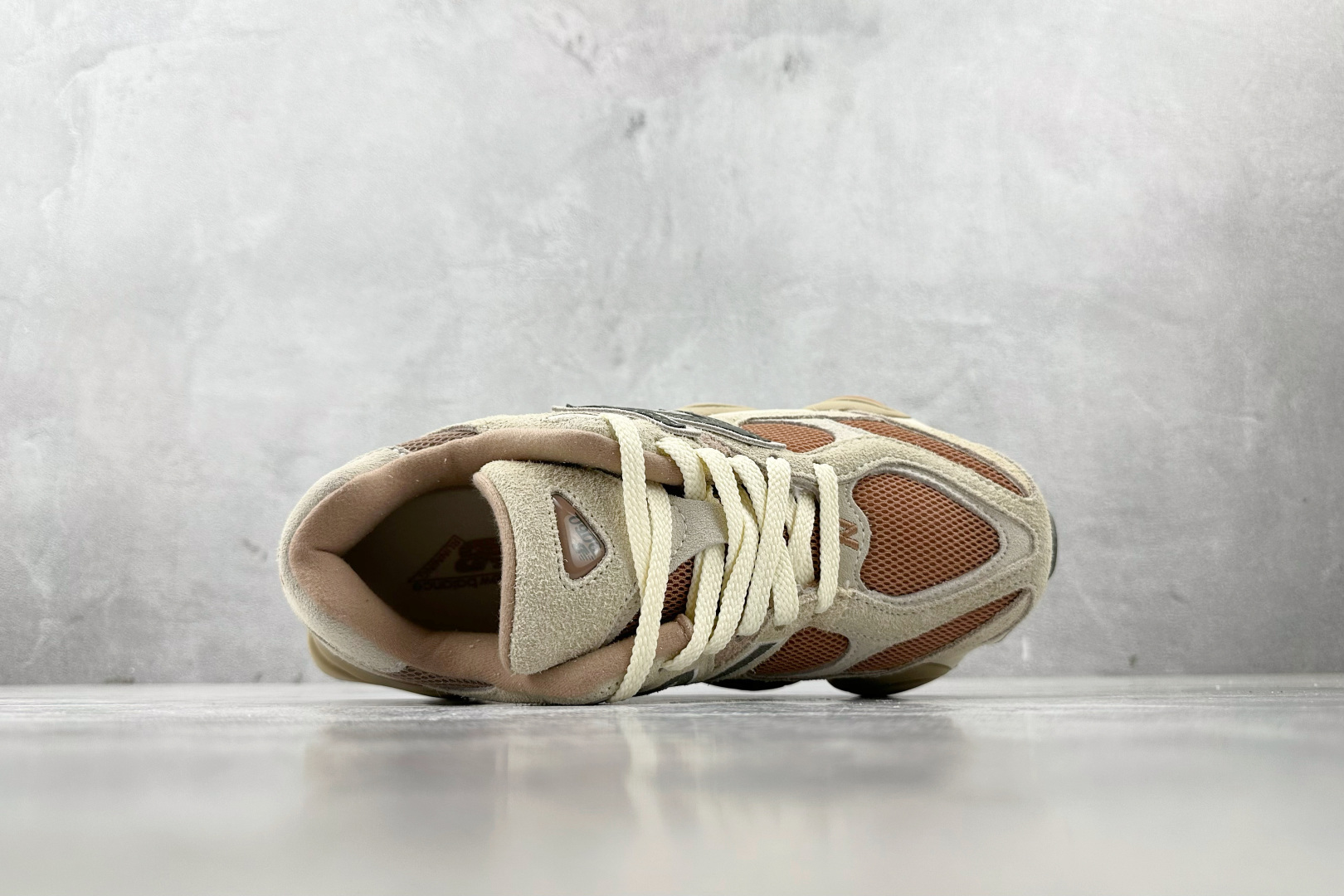 C 版 本地
大厂出品  New Balance NB 9060 棕色

货号  U9060CWF
尺码