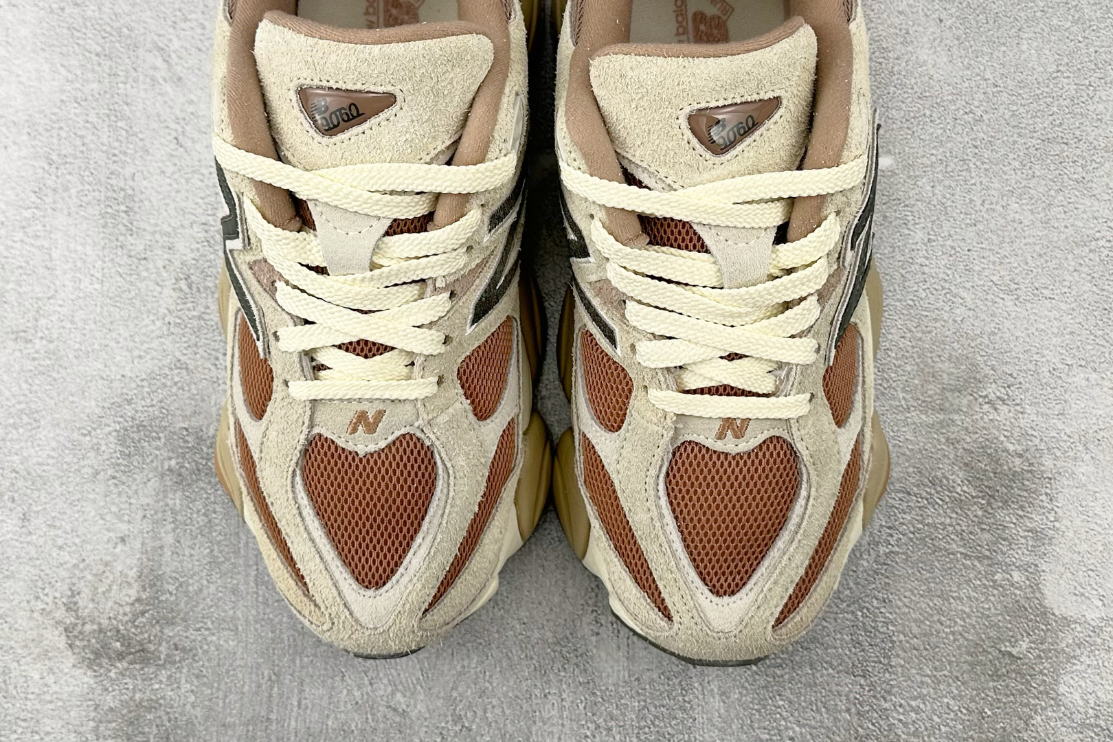 C 版 本地
大厂出品  New Balance NB 9060 棕色

货号  U9060CWF
尺码